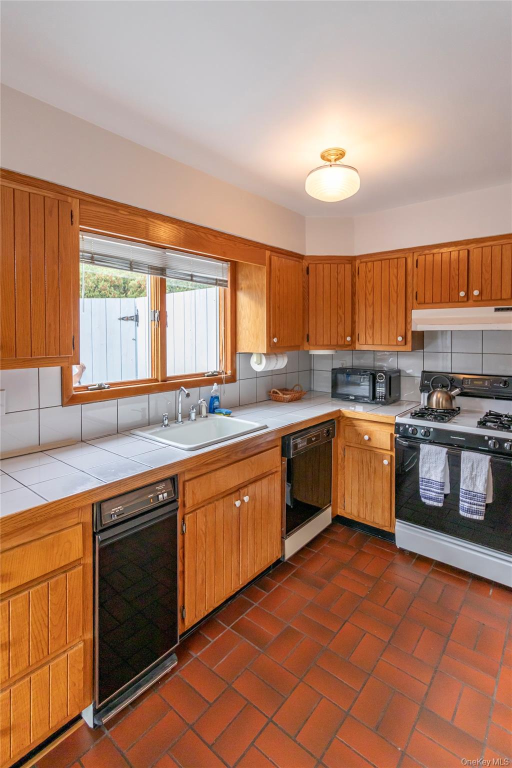 18 Alanson Lane, Hampton Bays, NY 11946