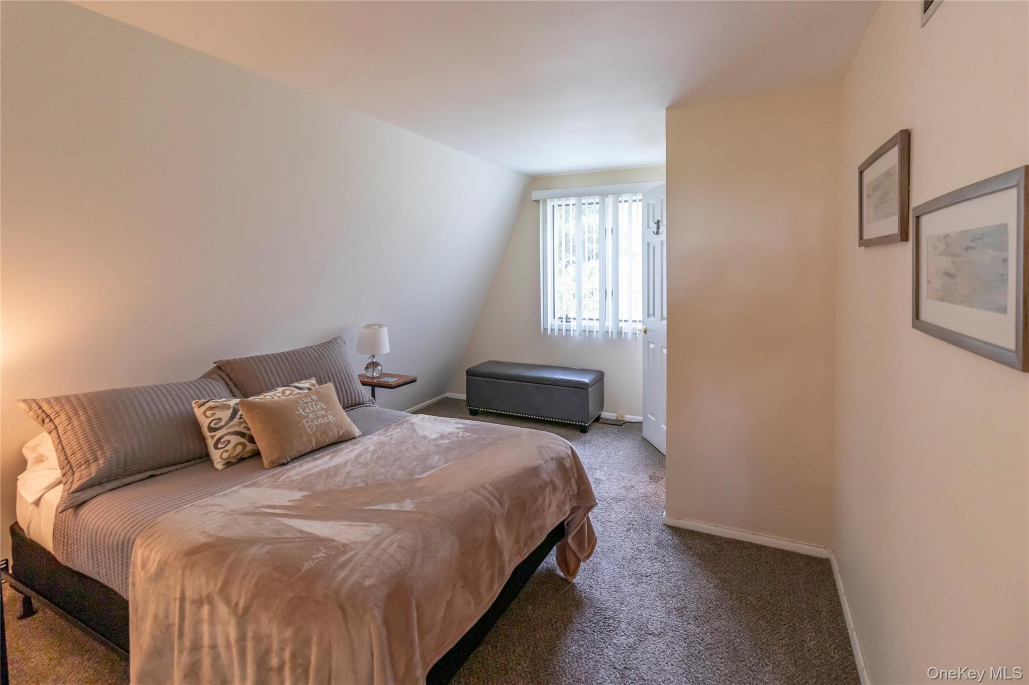 18 Alanson Lane, Hampton Bays, NY 11946