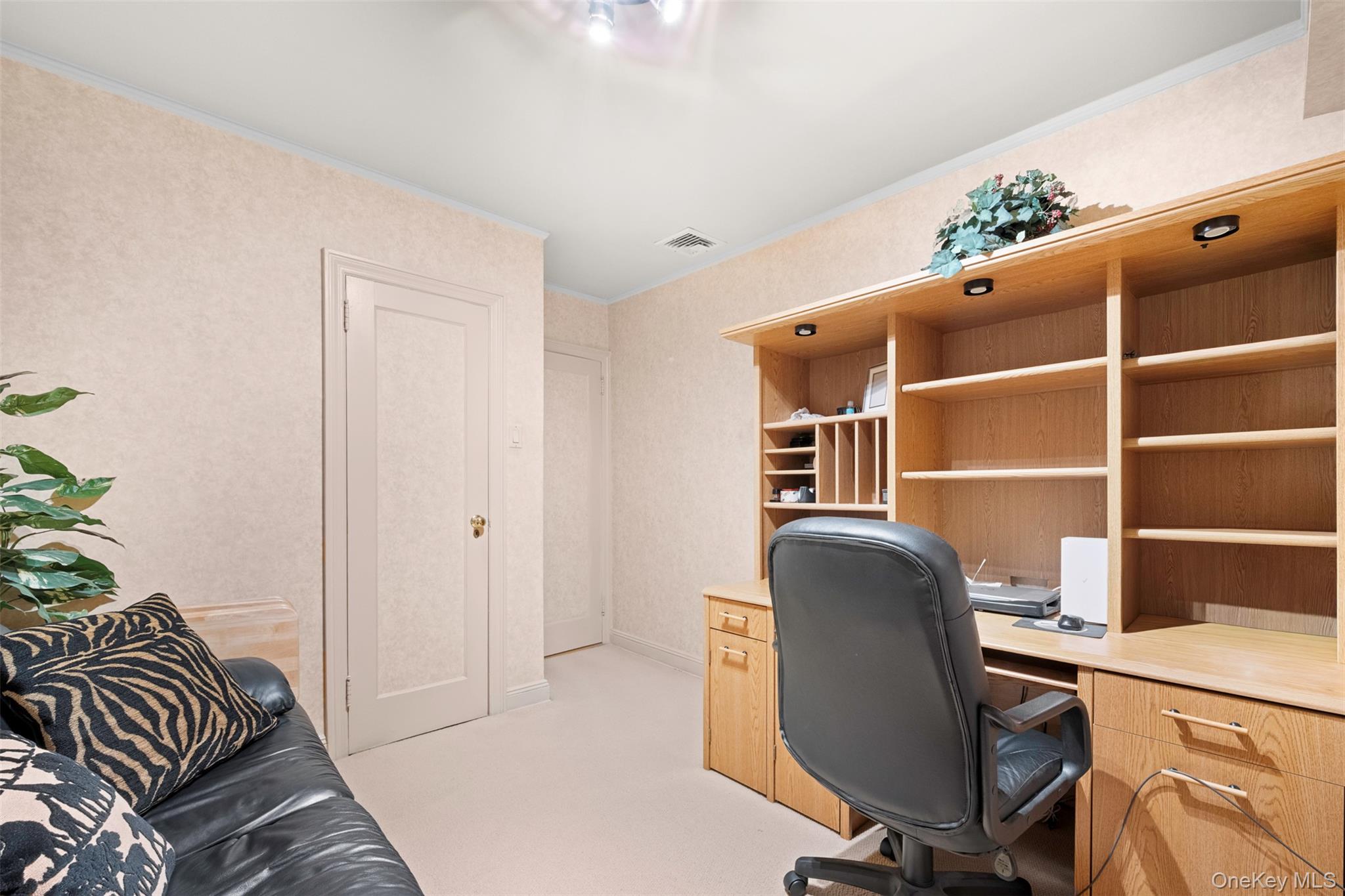 23 Parkside Drive, Great Neck, NY 11021