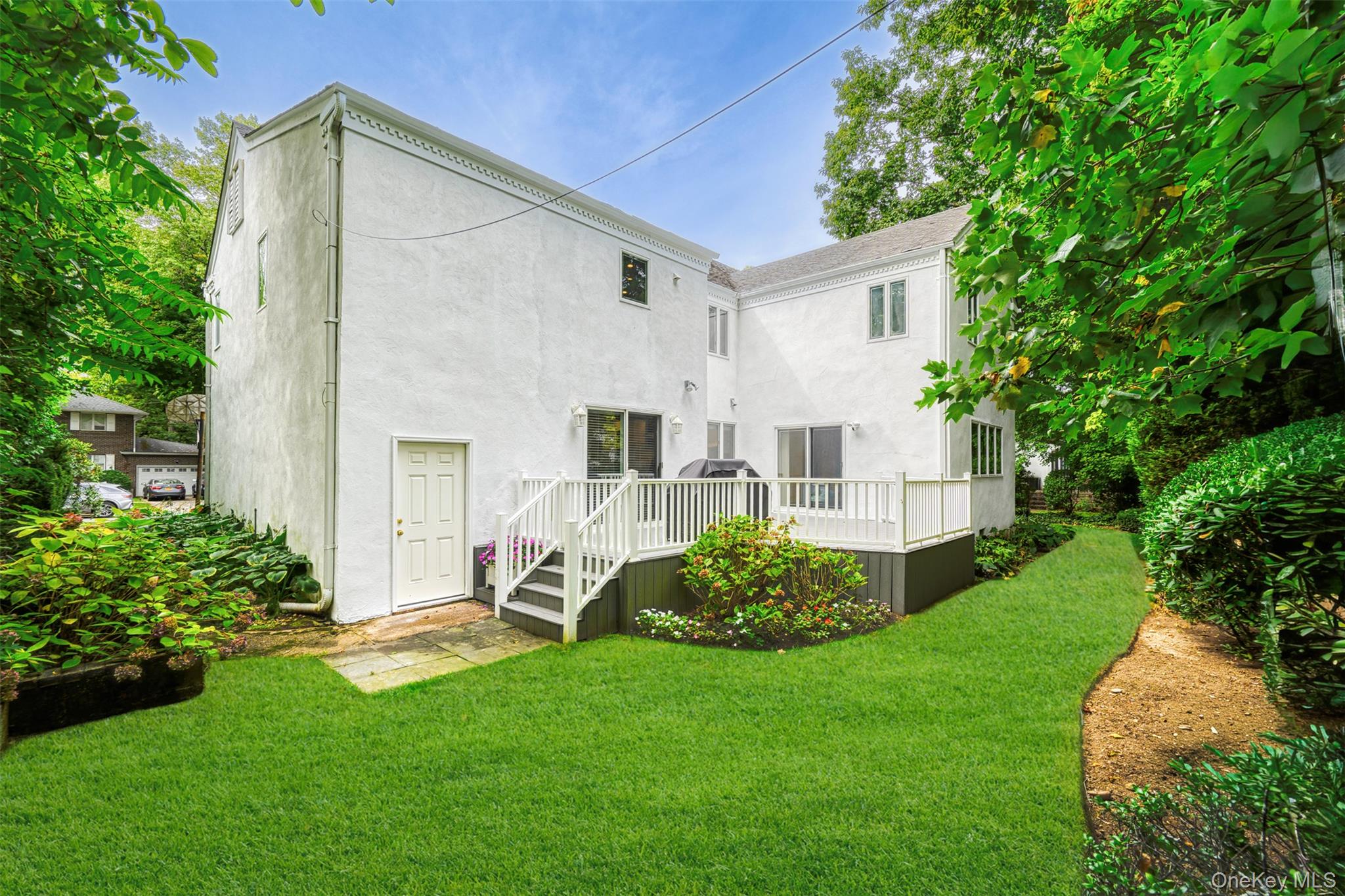 23 Parkside Drive, Great Neck, NY 11021