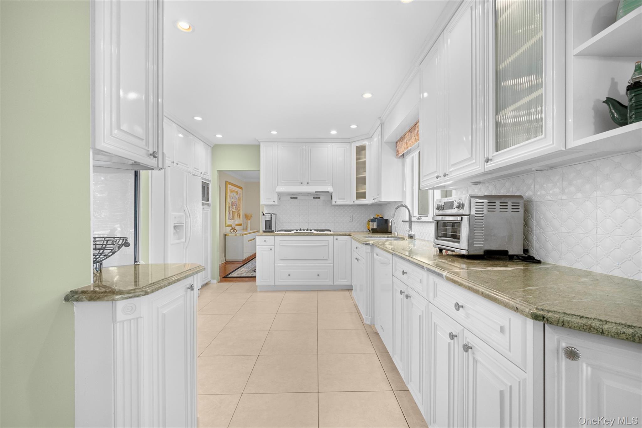 23 Parkside Drive, Great Neck, NY 11021