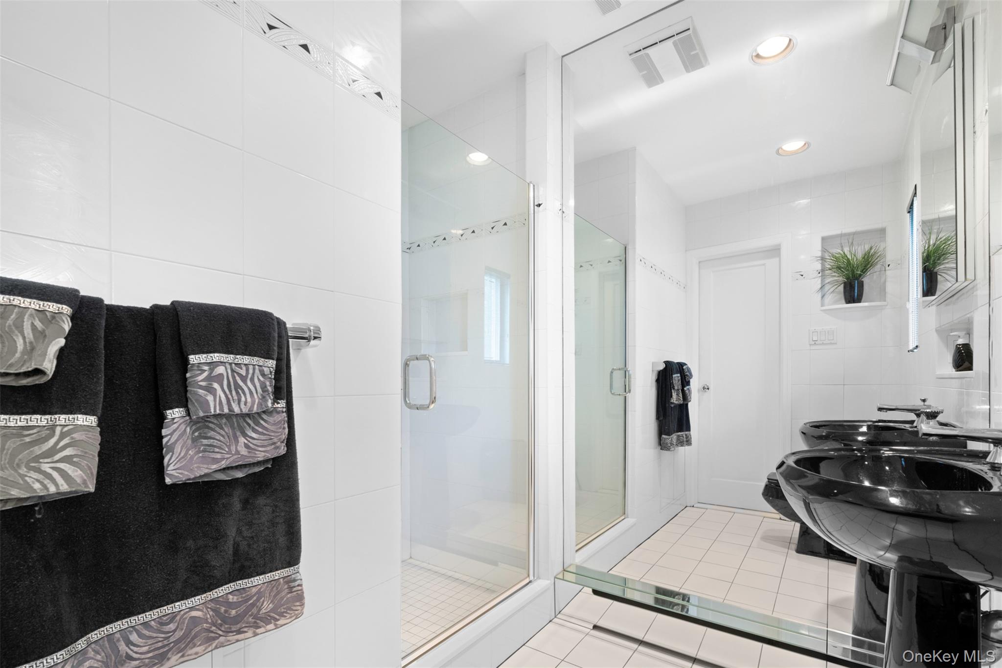 23 Parkside Drive, Great Neck, NY 11021