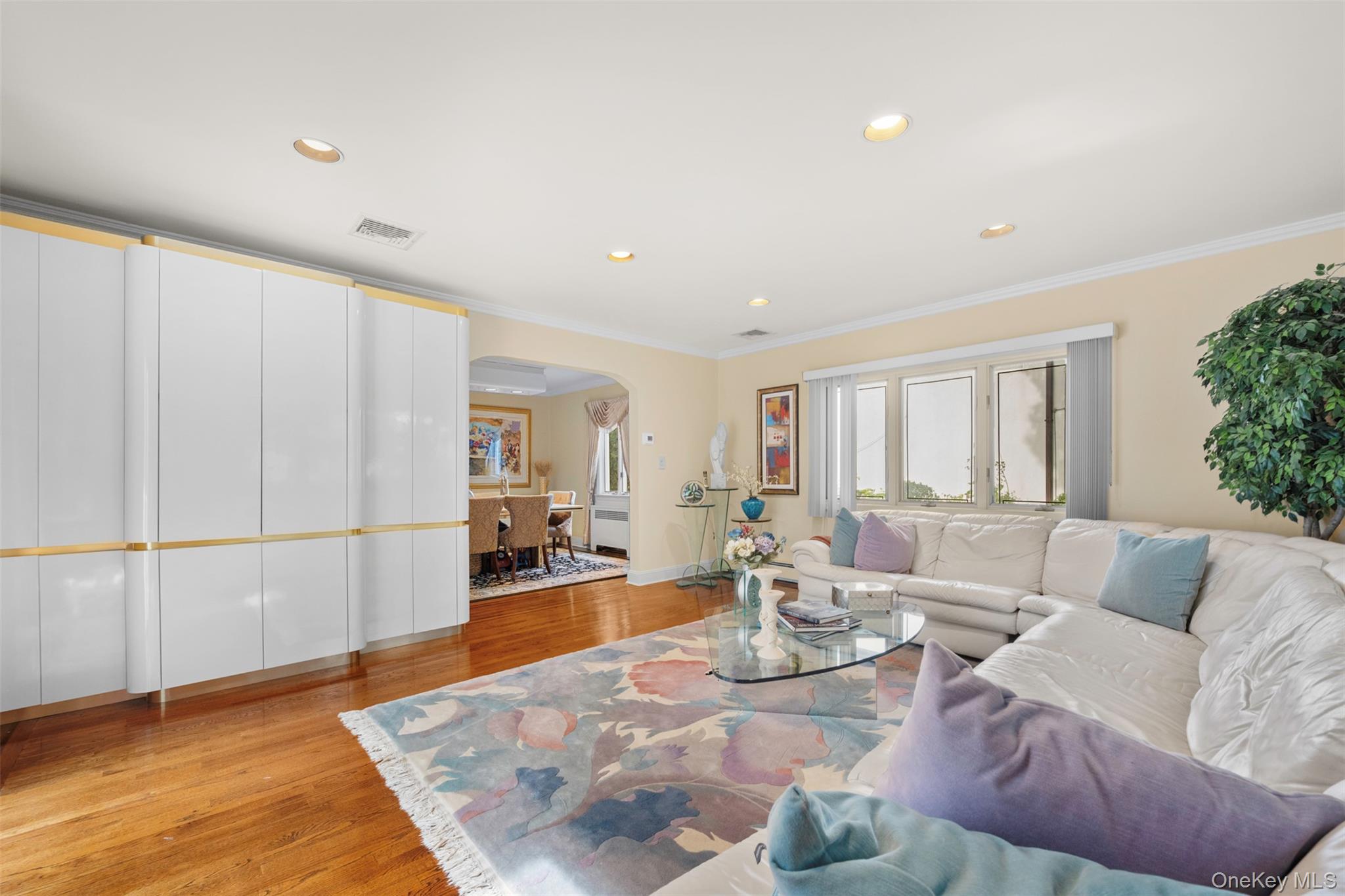 23 Parkside Drive, Great Neck, NY 11021