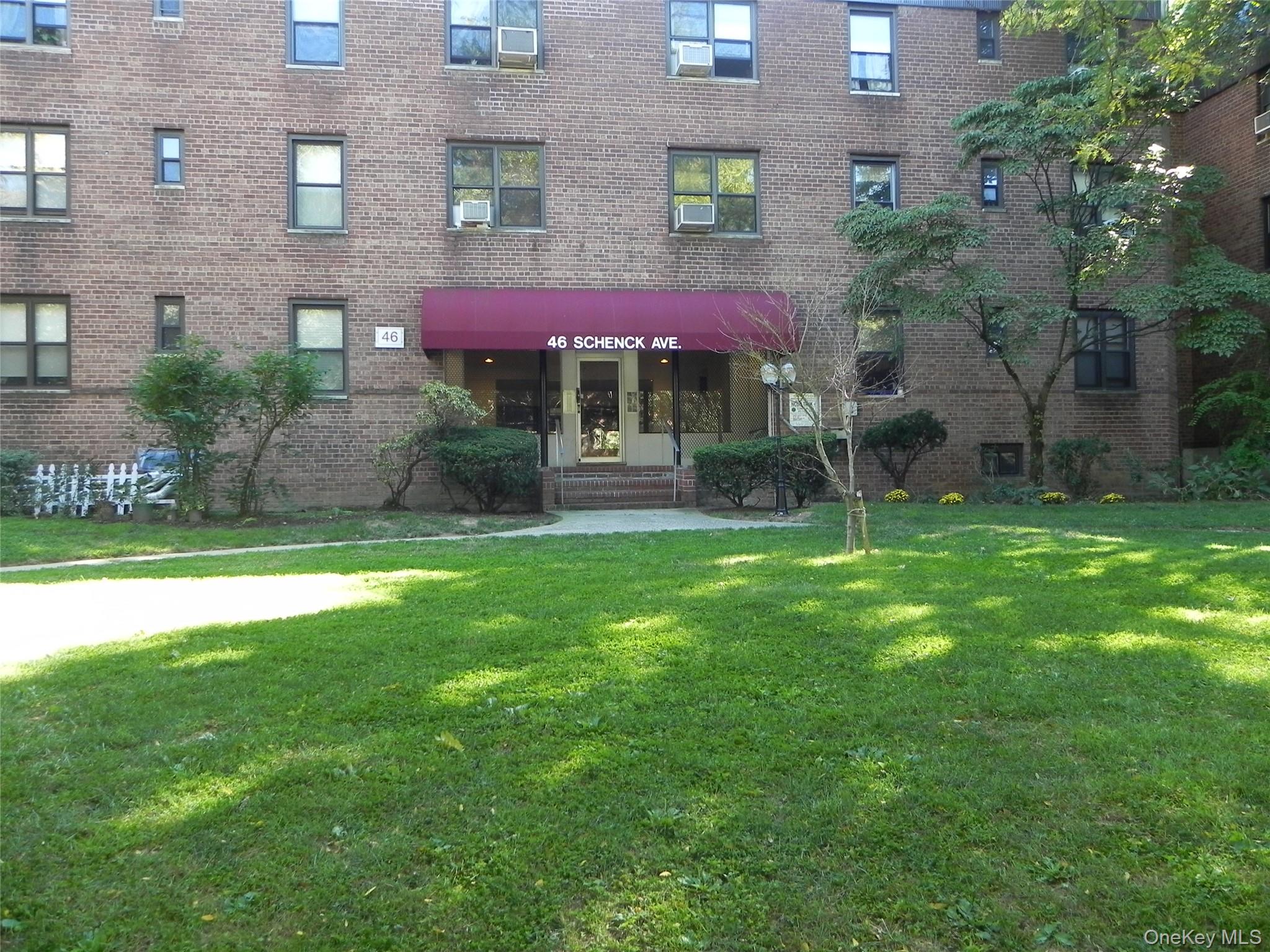 46 Schenck Avenue # 2Q, Great Neck, NY 11021