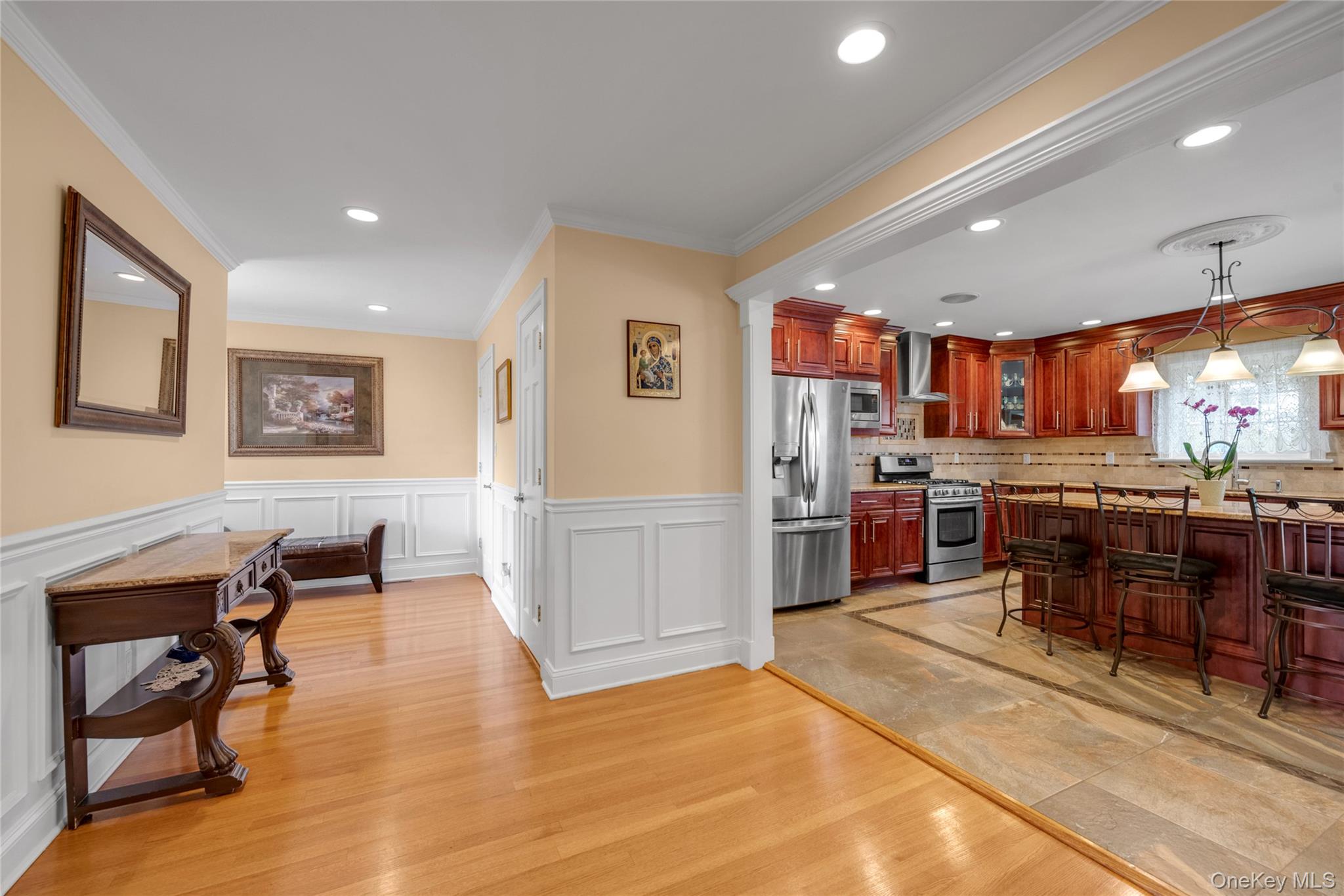 10 Field Avenue, Hicksville, NY 11801