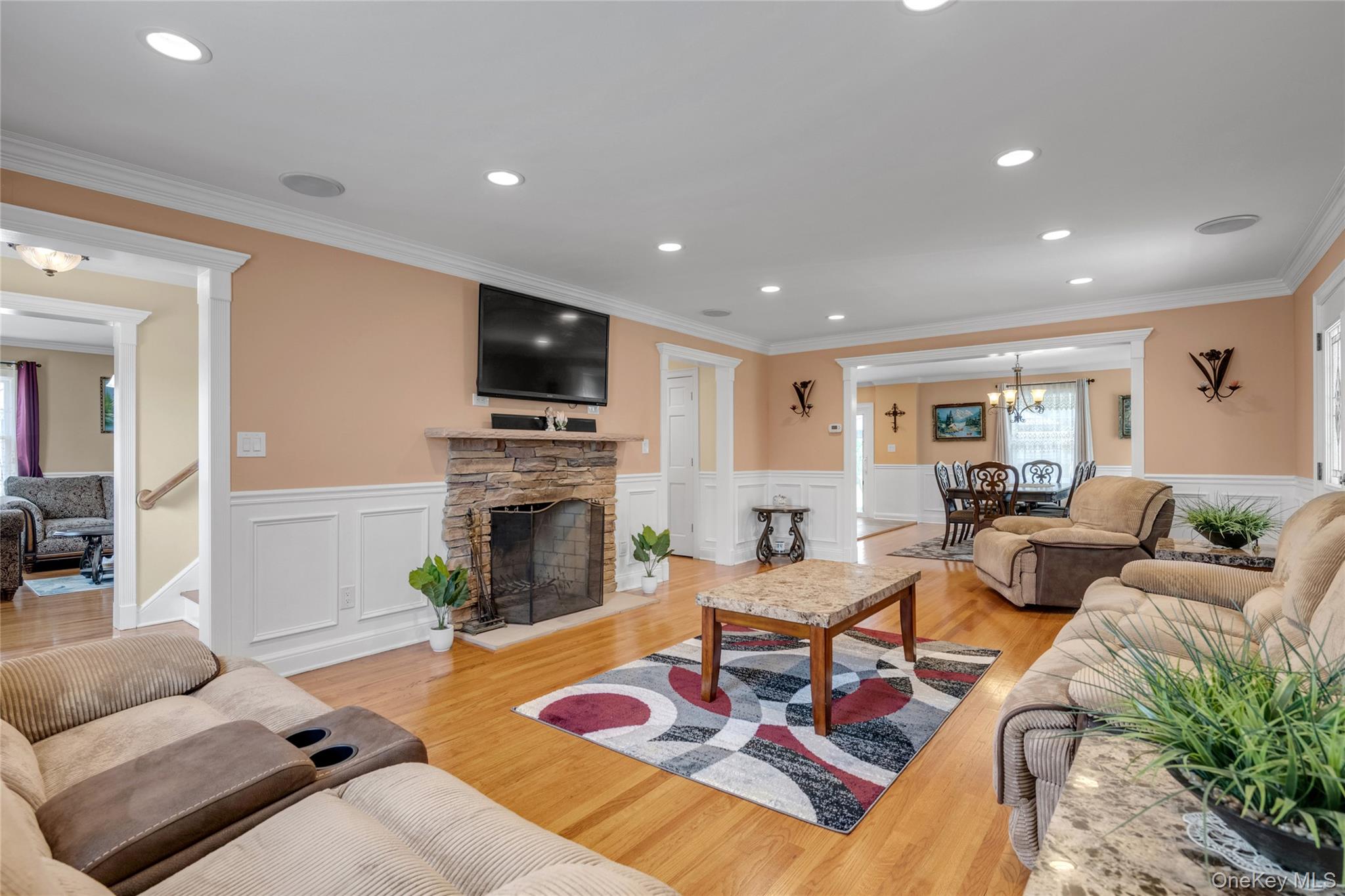 10 Field Avenue, Hicksville, NY 11801