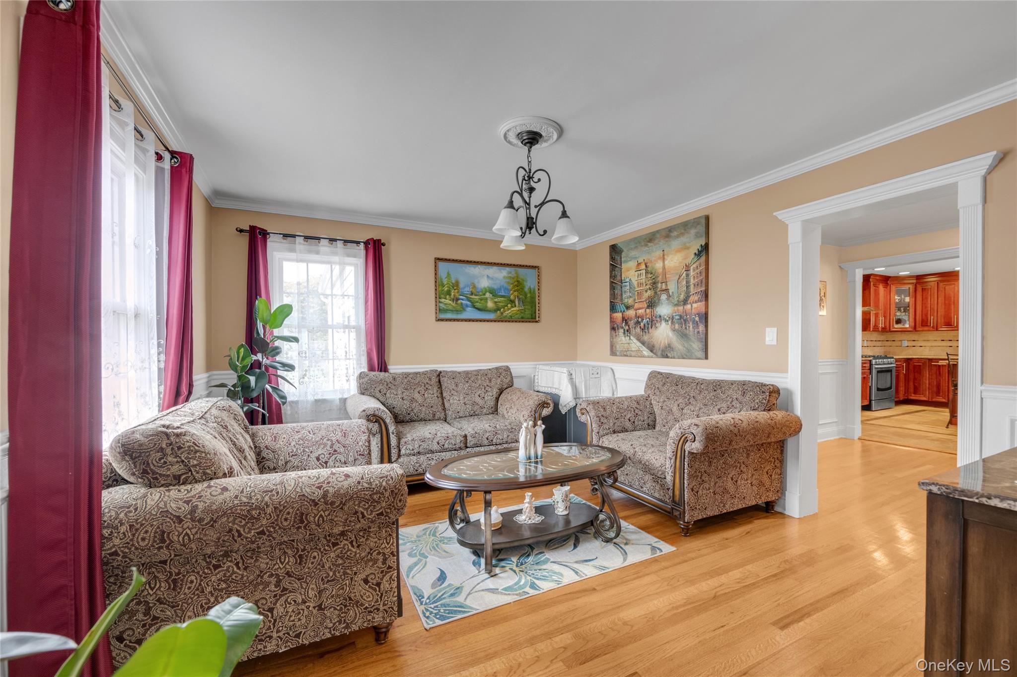 10 Field Avenue, Hicksville, NY 11801