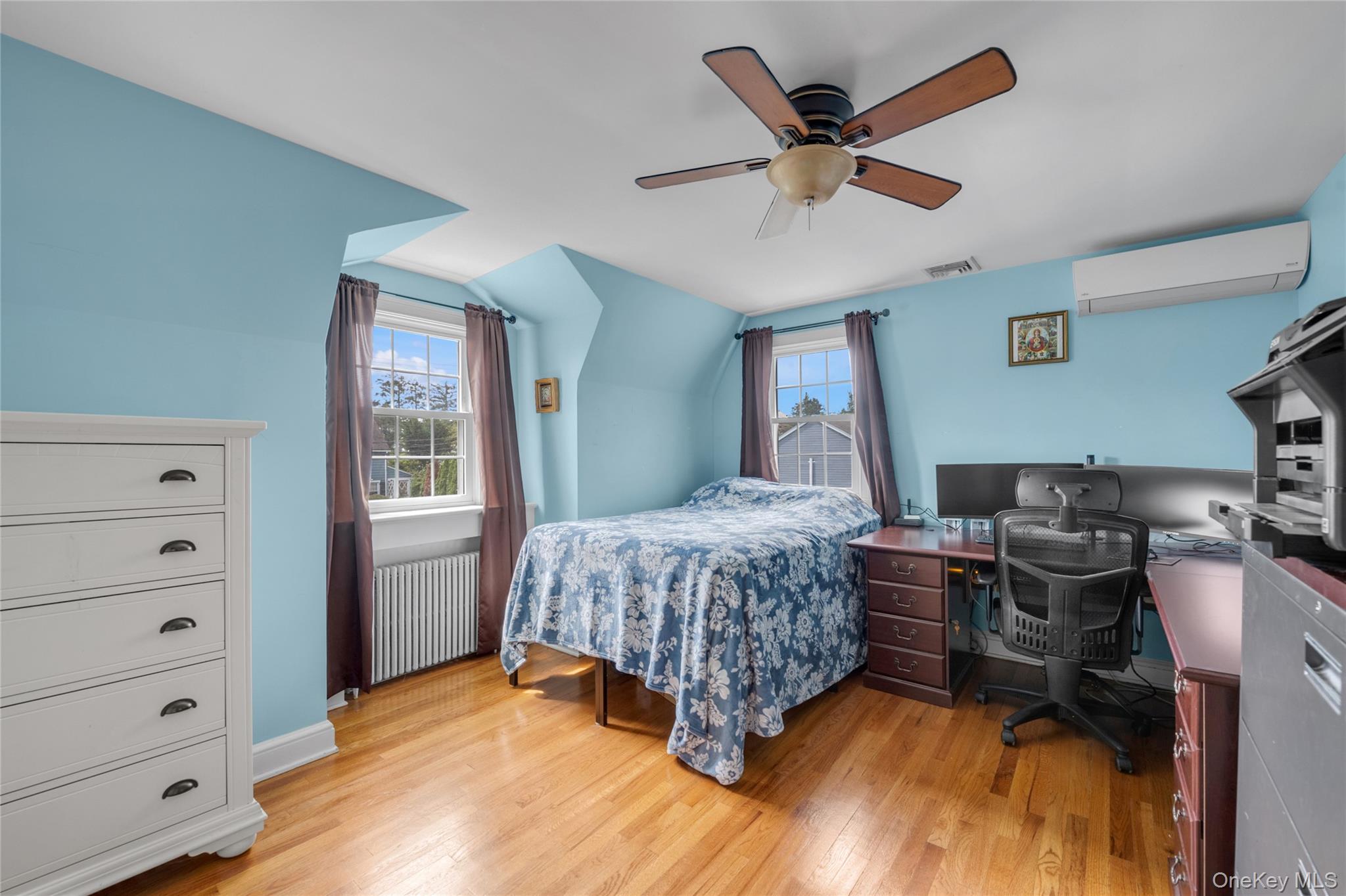 10 Field Avenue, Hicksville, NY 11801