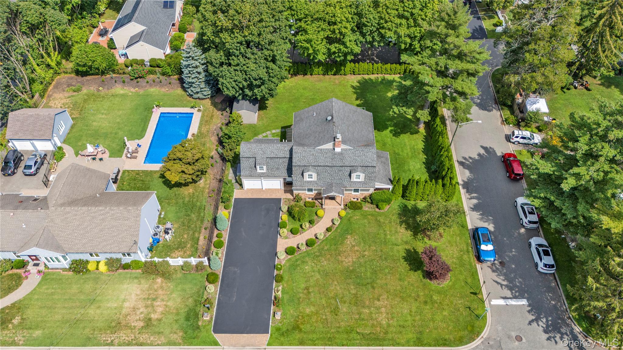 10 Field Avenue, Hicksville, NY 11801