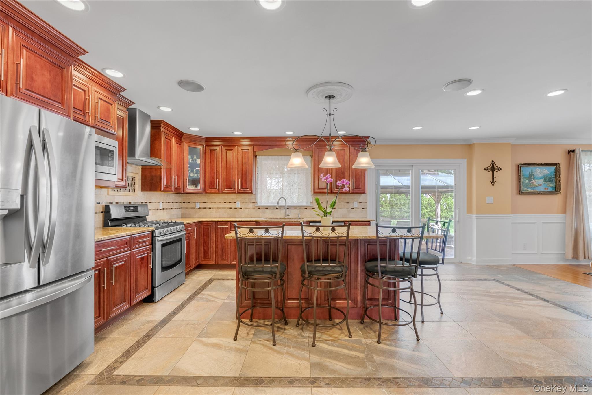 10 Field Avenue, Hicksville, NY 11801