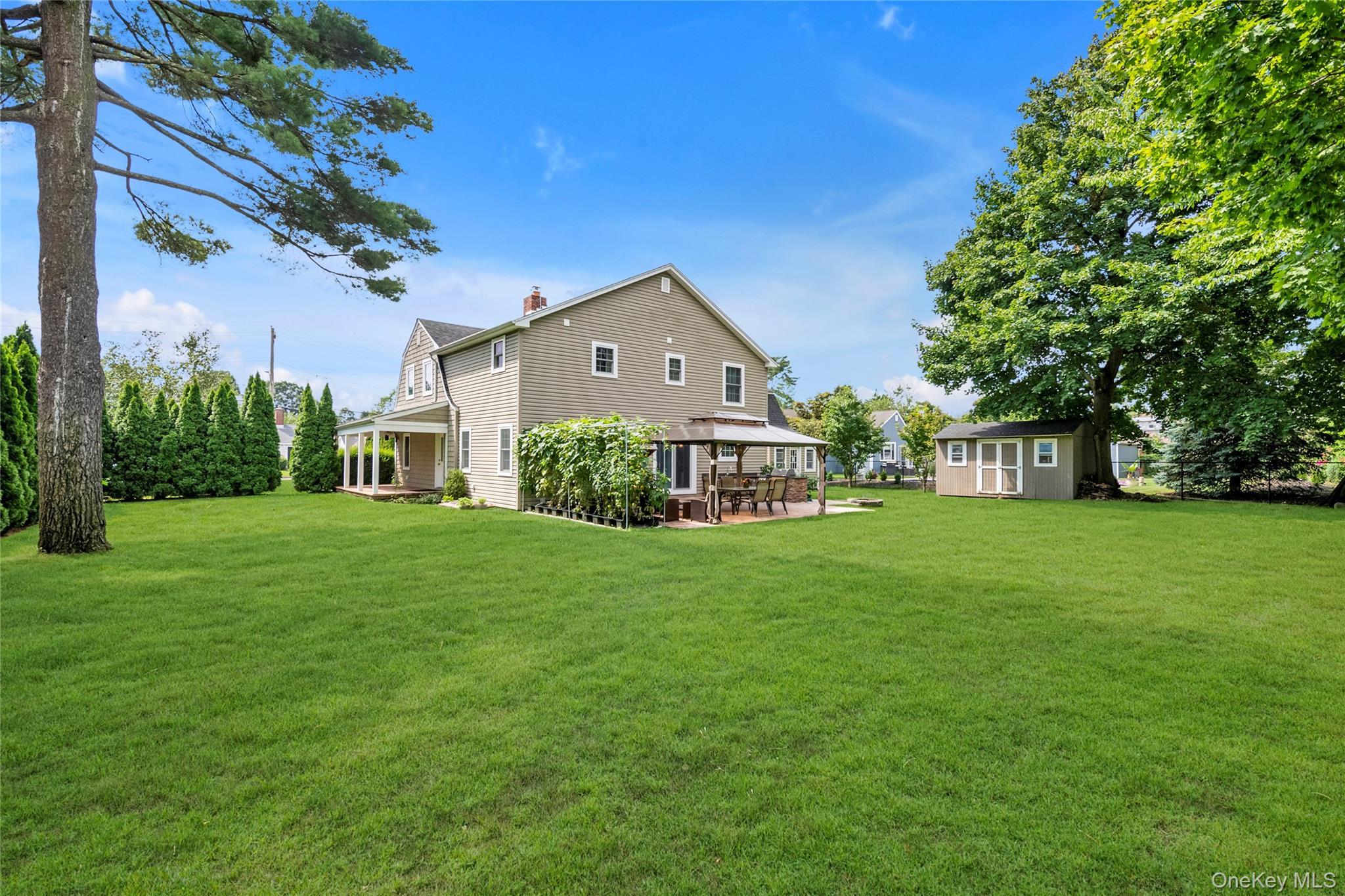 10 Field Avenue, Hicksville, NY 11801