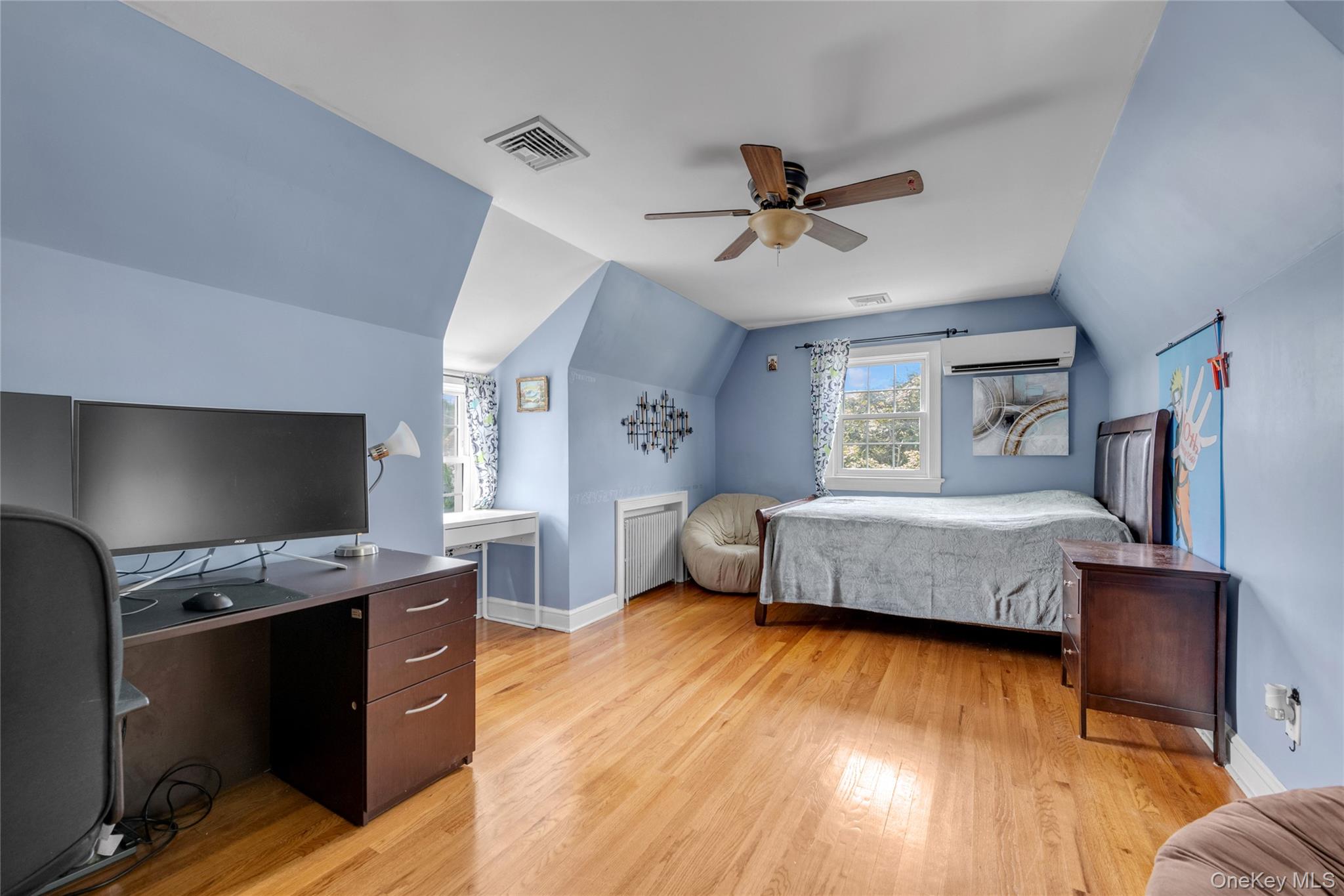 10 Field Avenue, Hicksville, NY 11801