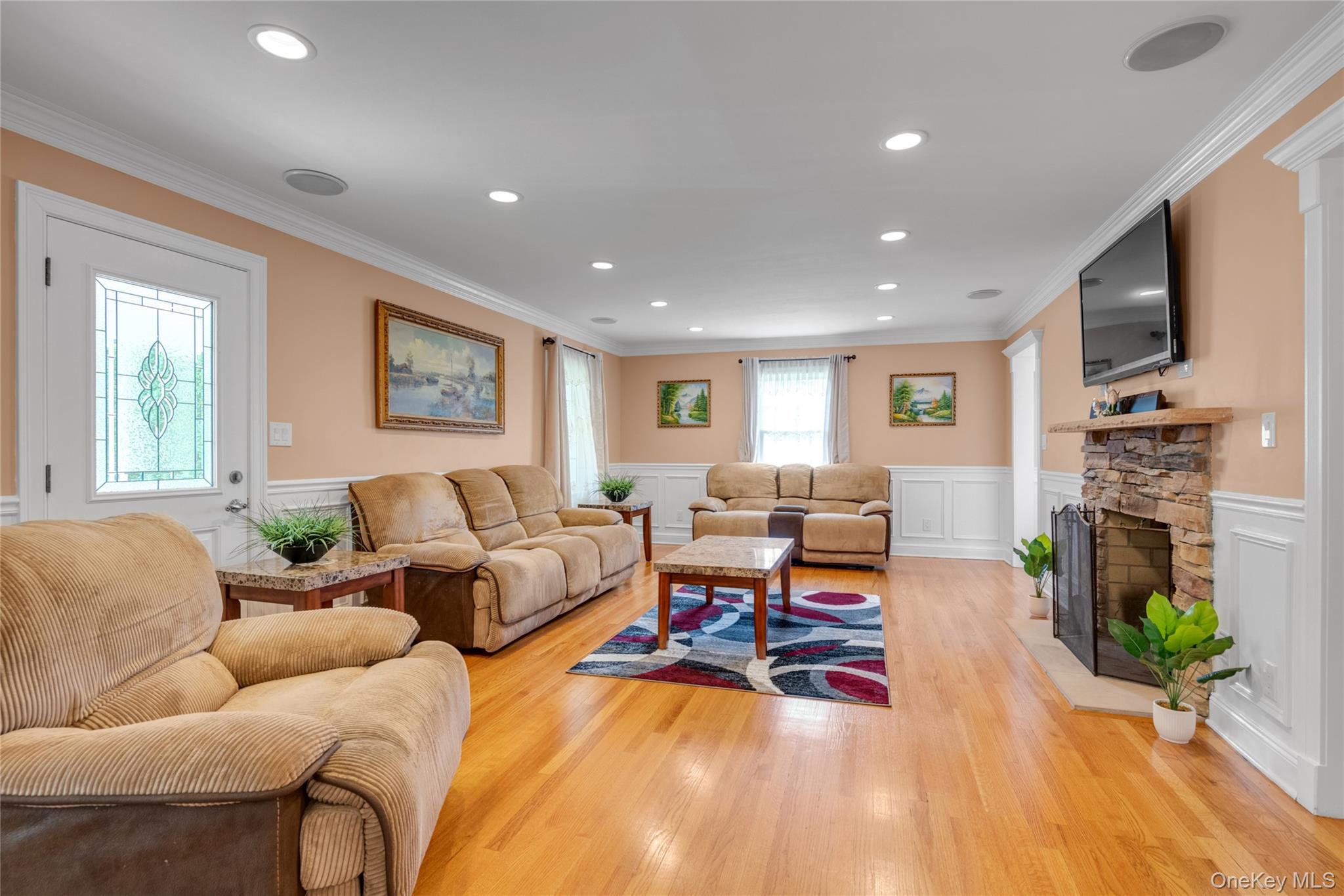 10 Field Avenue, Hicksville, NY 11801