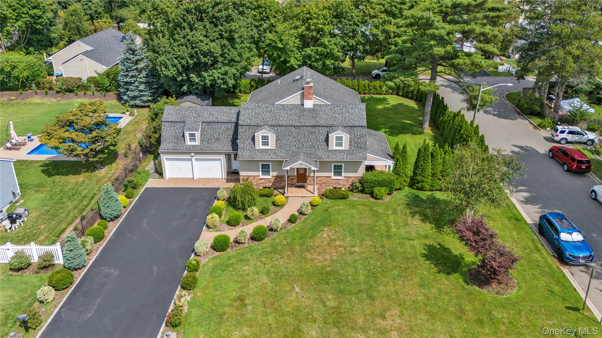 10 Field Avenue, Hicksville, NY 11801