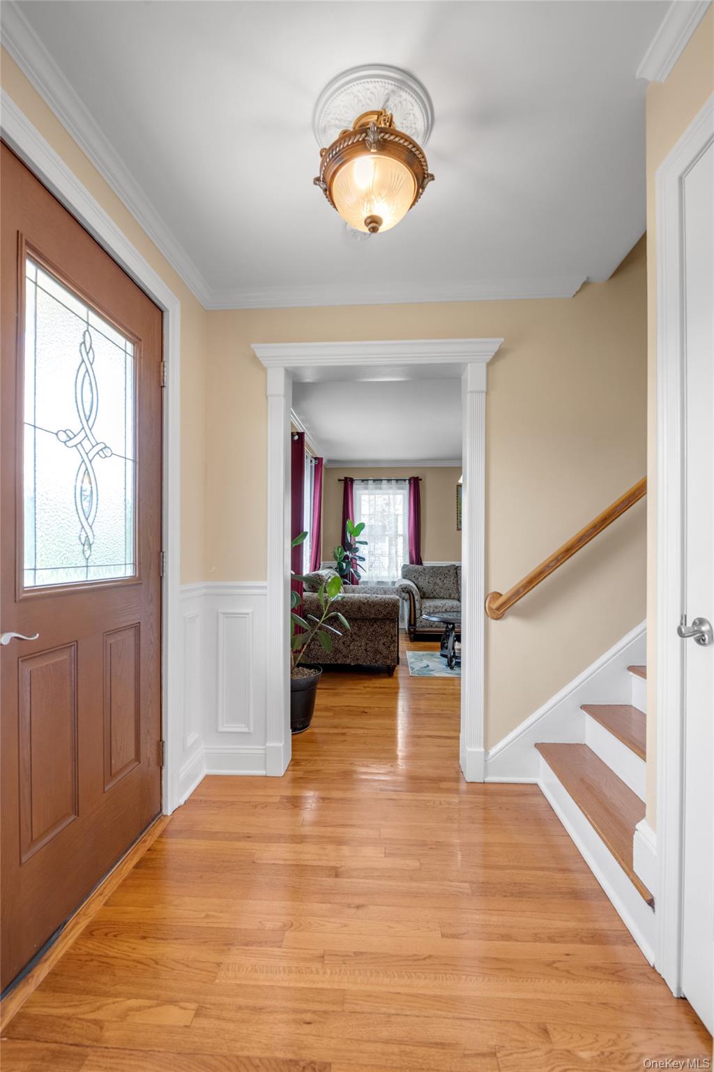 10 Field Avenue, Hicksville, NY 11801