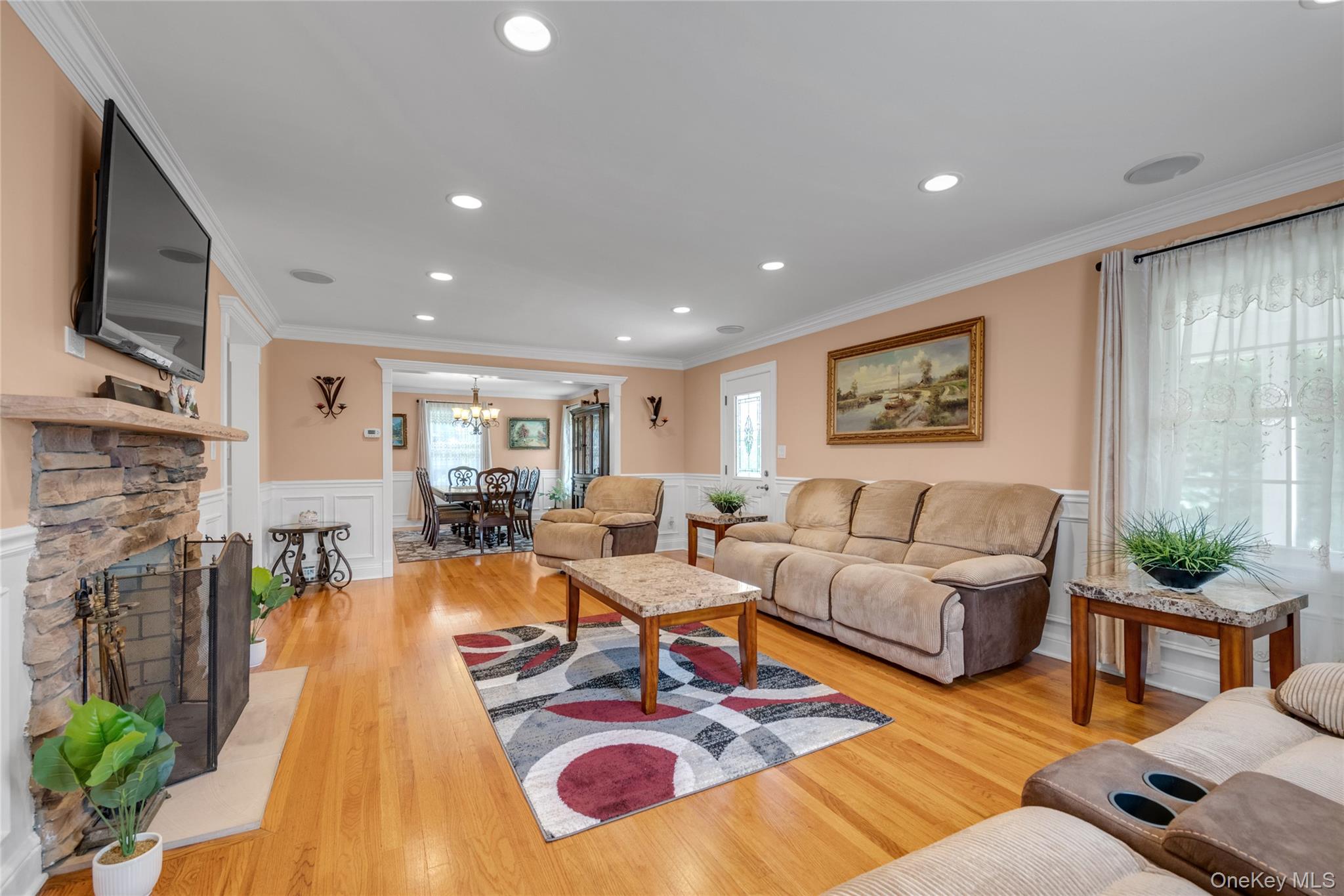 10 Field Avenue, Hicksville, NY 11801