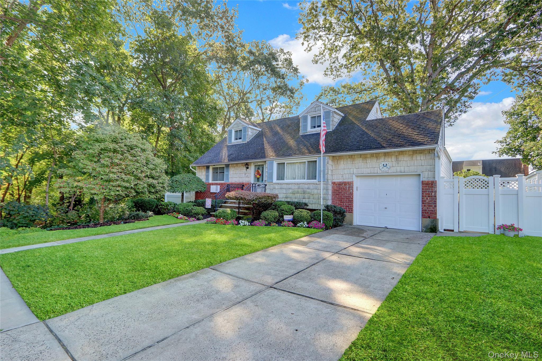 142 N Chestnut Street, Massapequa, NY 11758