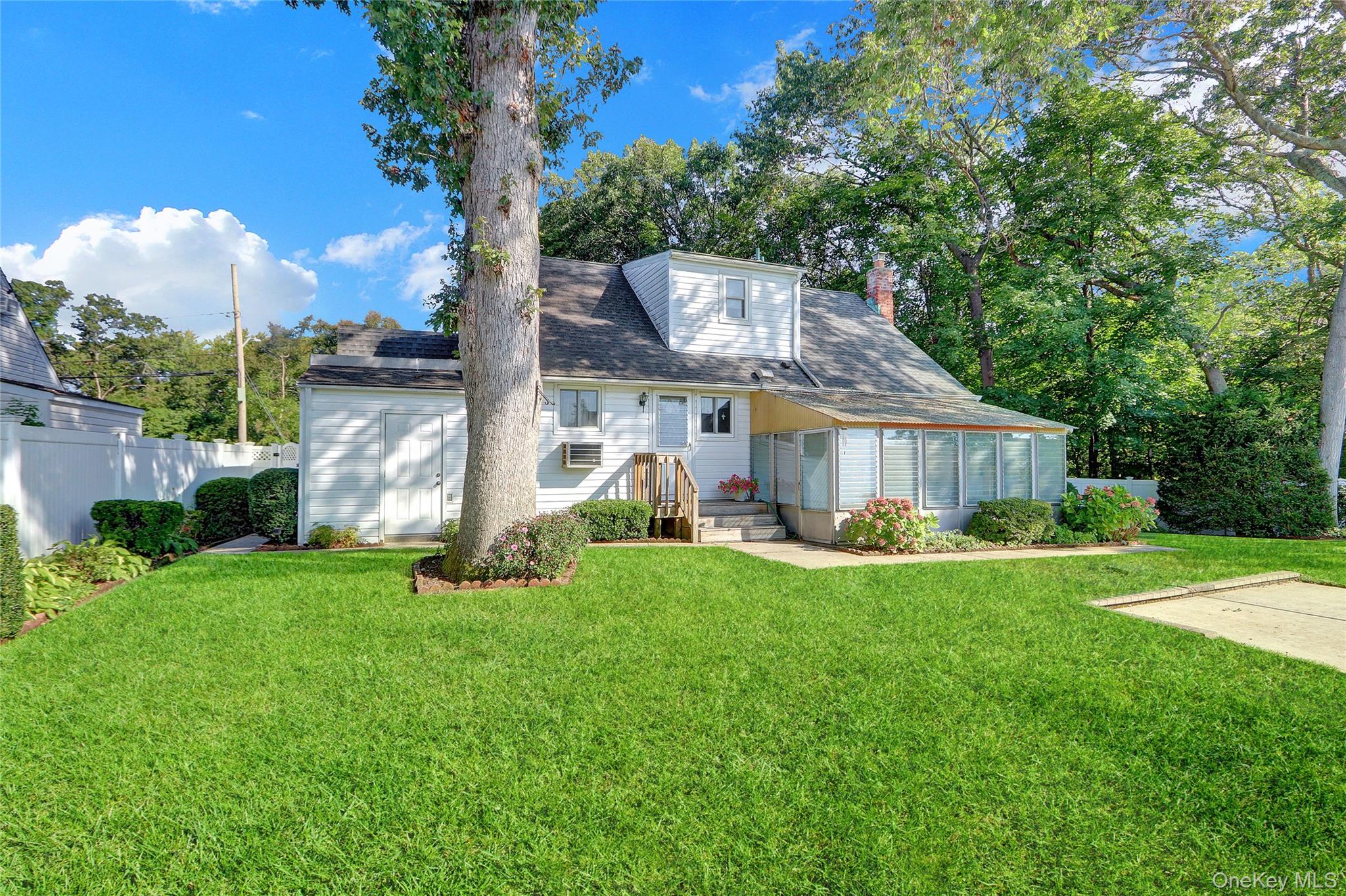 142 N Chestnut Street, Massapequa, NY 11758