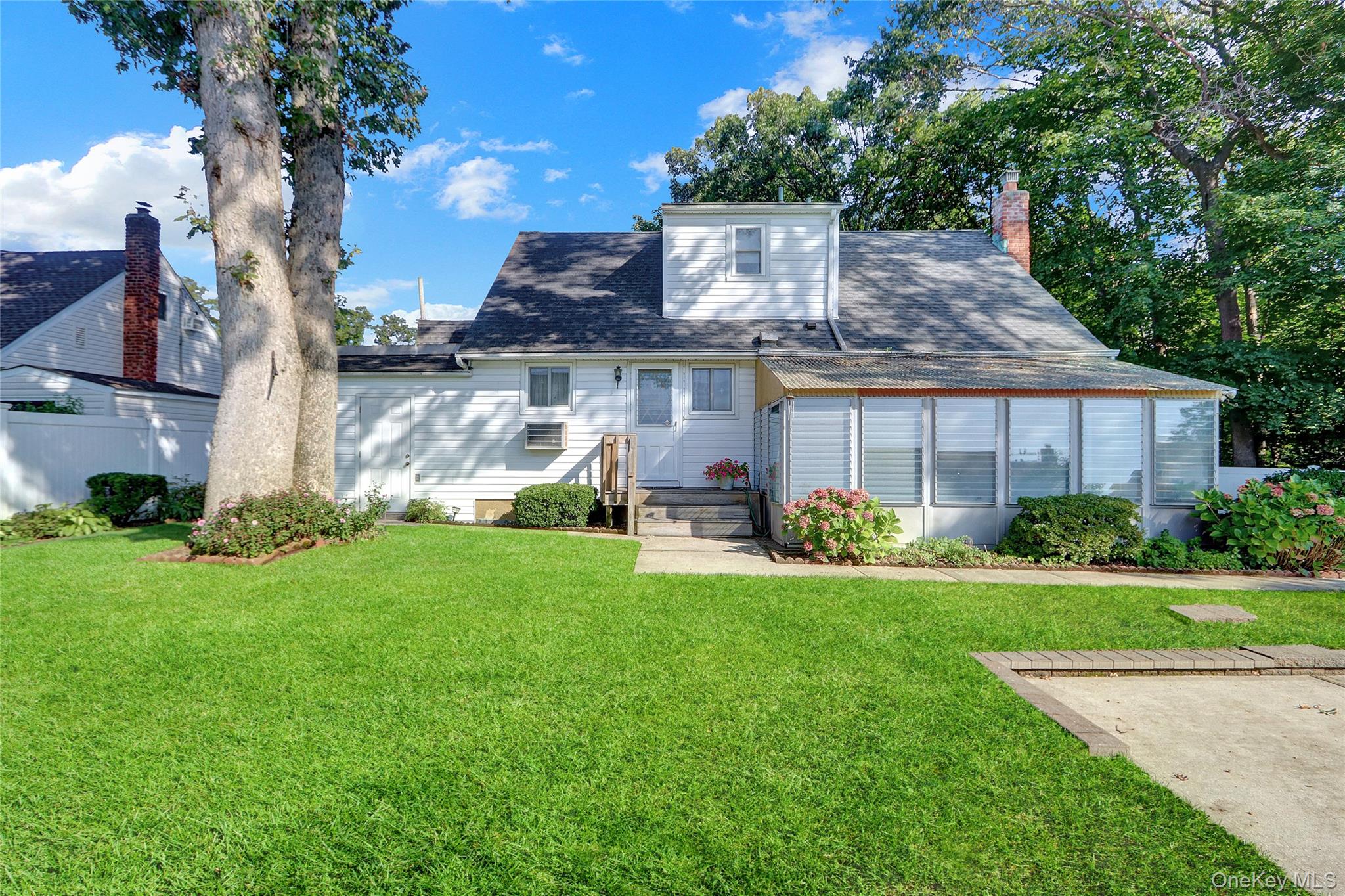 142 N Chestnut Street, Massapequa, NY 11758