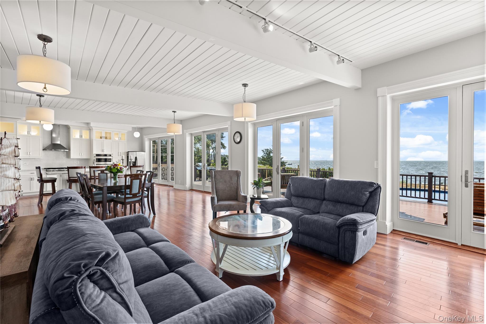 10 Great Cove Lane, Islip, NY 11751