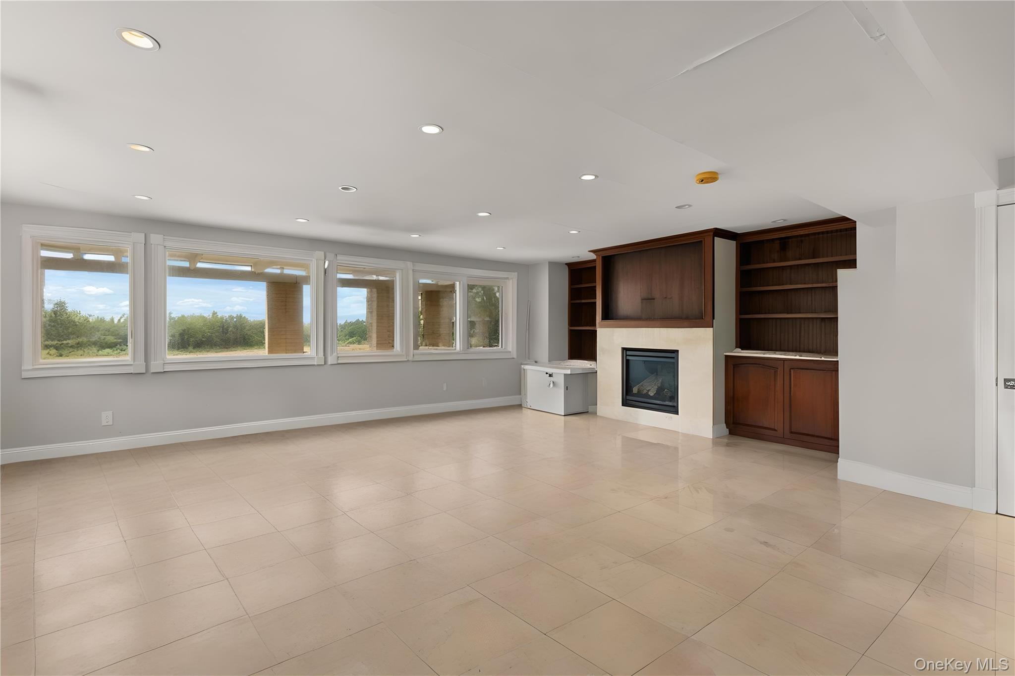 10 Great Cove Lane, Islip, NY 11751