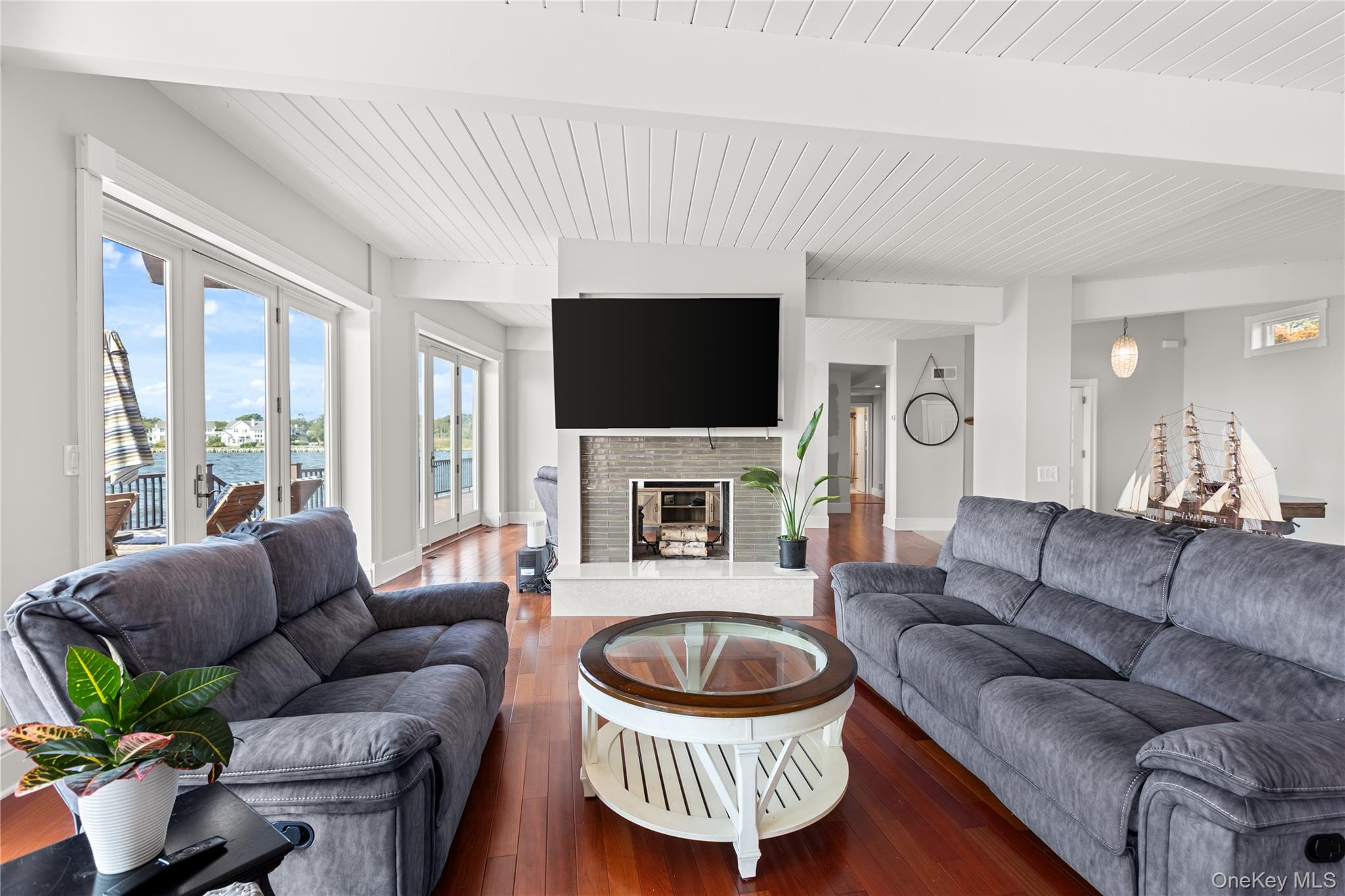 10 Great Cove Lane, Islip, NY 11751