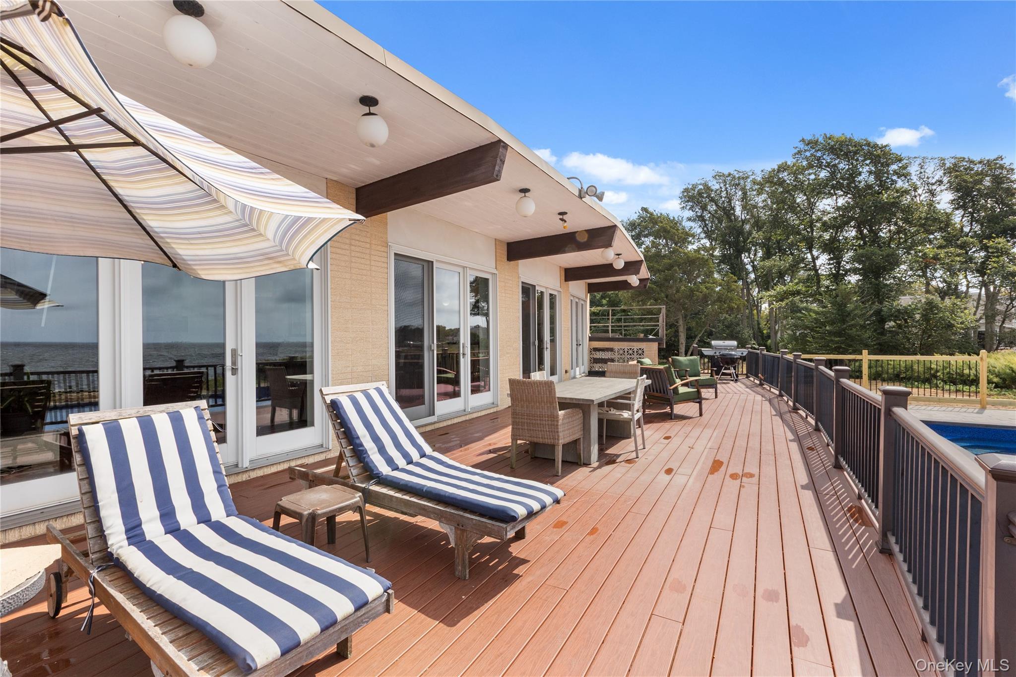 10 Great Cove Lane, Islip, NY 11751