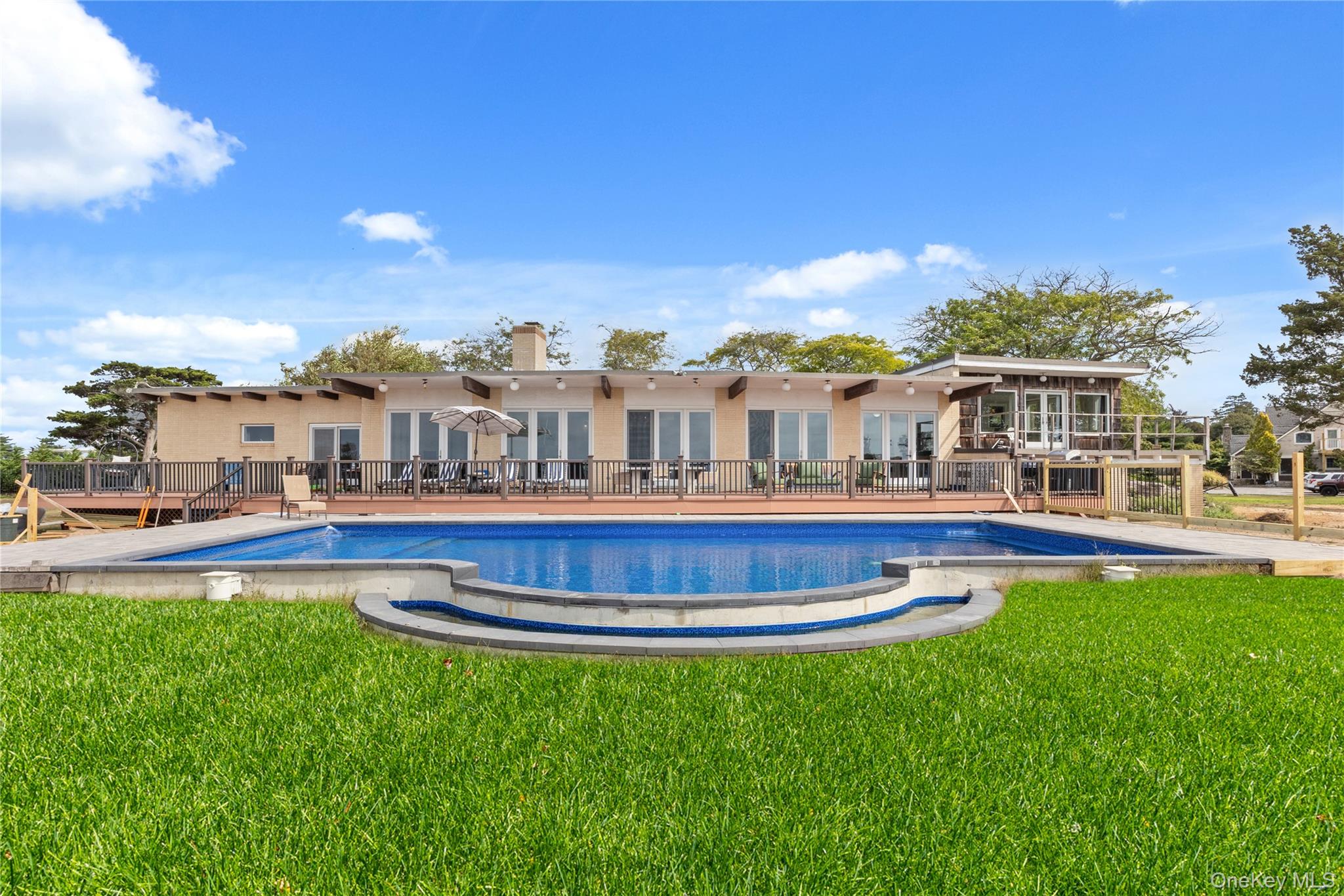 10 Great Cove Lane, Islip, NY 11751