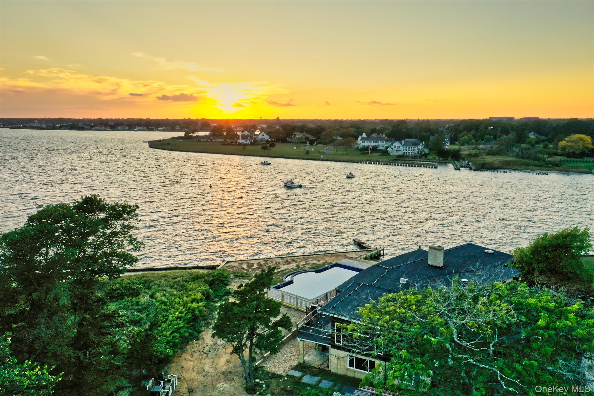 10 Great Cove Lane, Islip, NY 11751