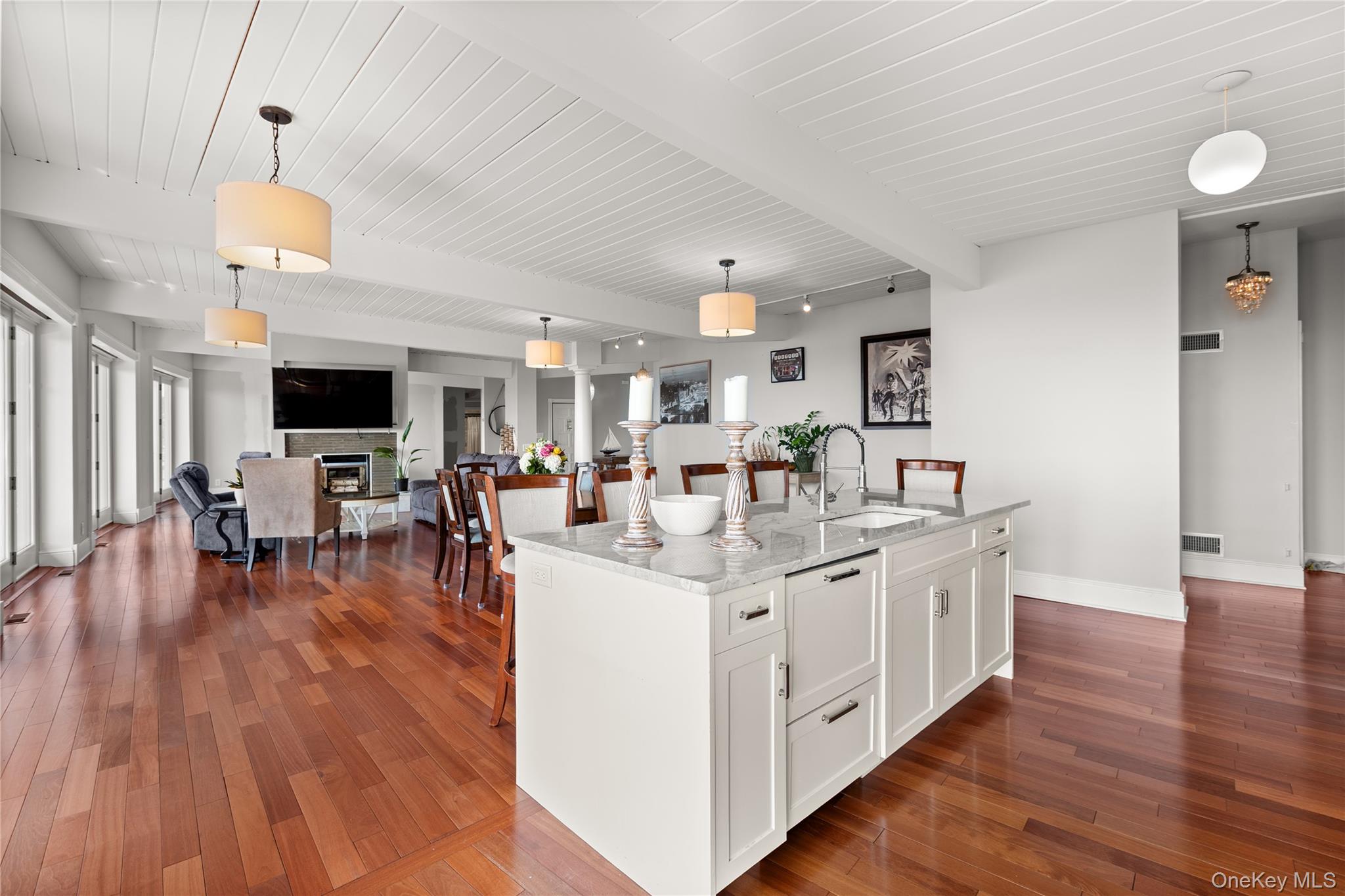 10 Great Cove Lane, Islip, NY 11751