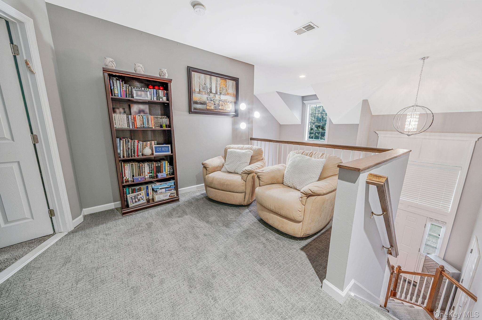 6 Arielle Court, Hauppauge, NY 11749