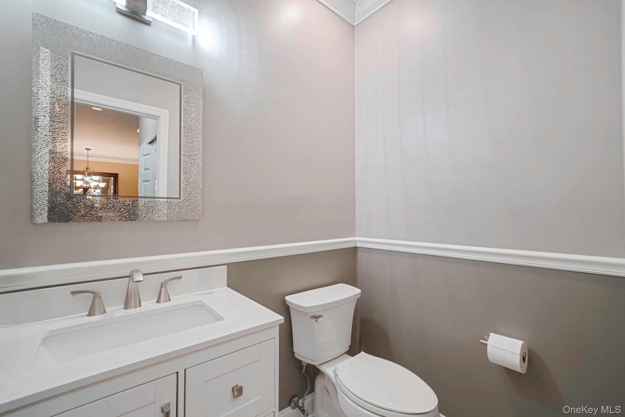 6 Arielle Court, Hauppauge, NY 11749