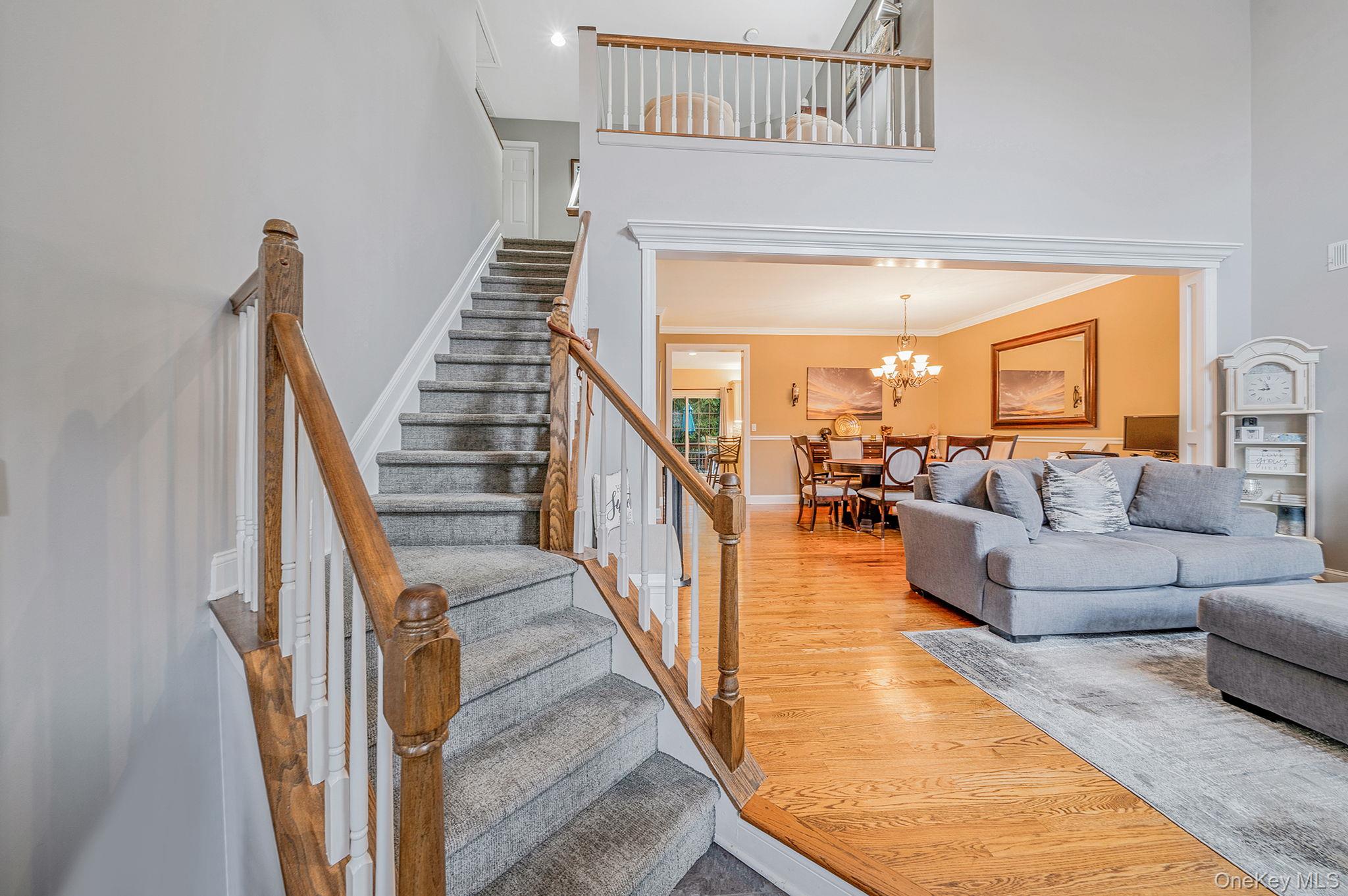 6 Arielle Court, Hauppauge, NY 11749