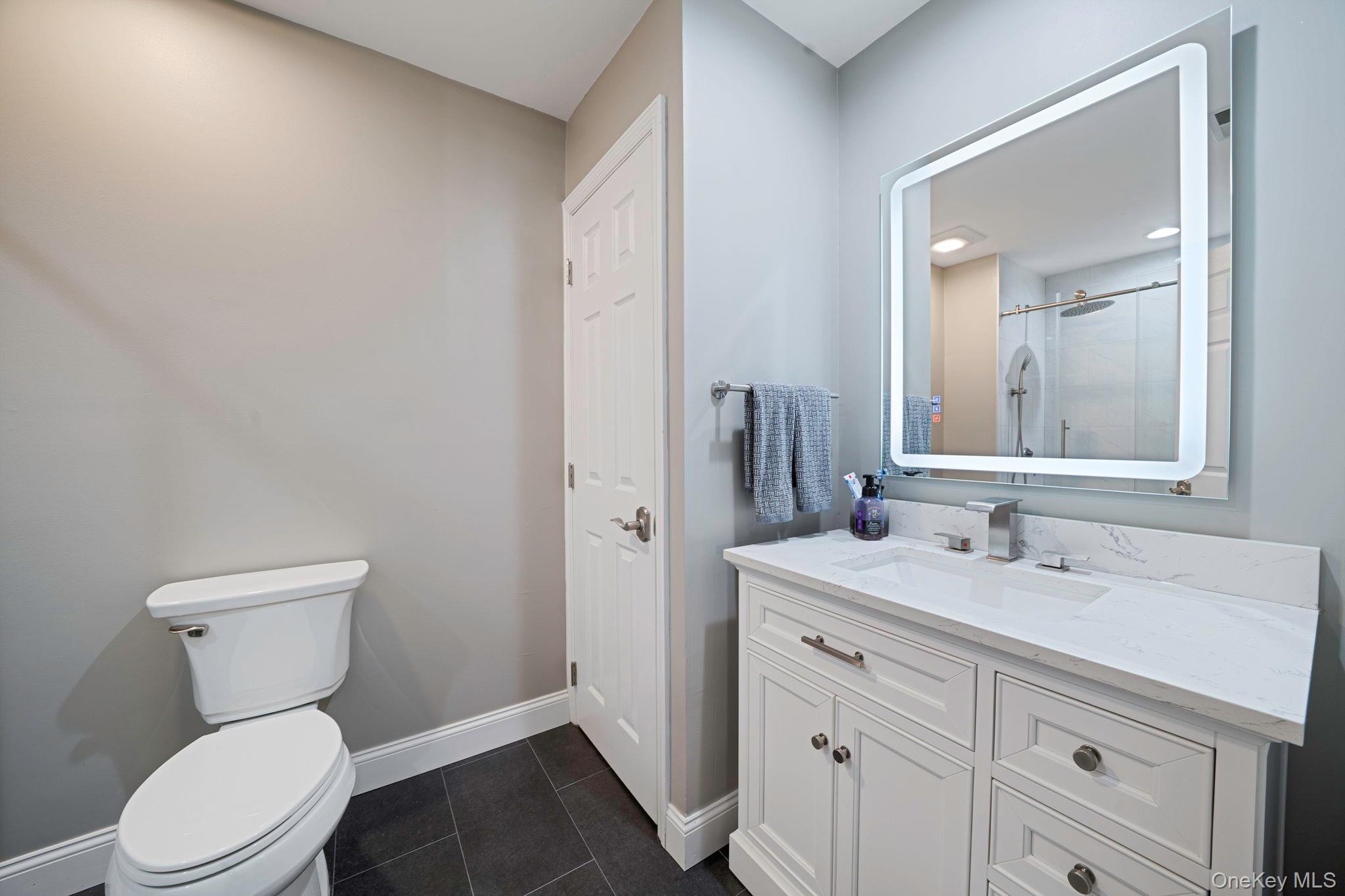 6 Arielle Court, Hauppauge, NY 11749