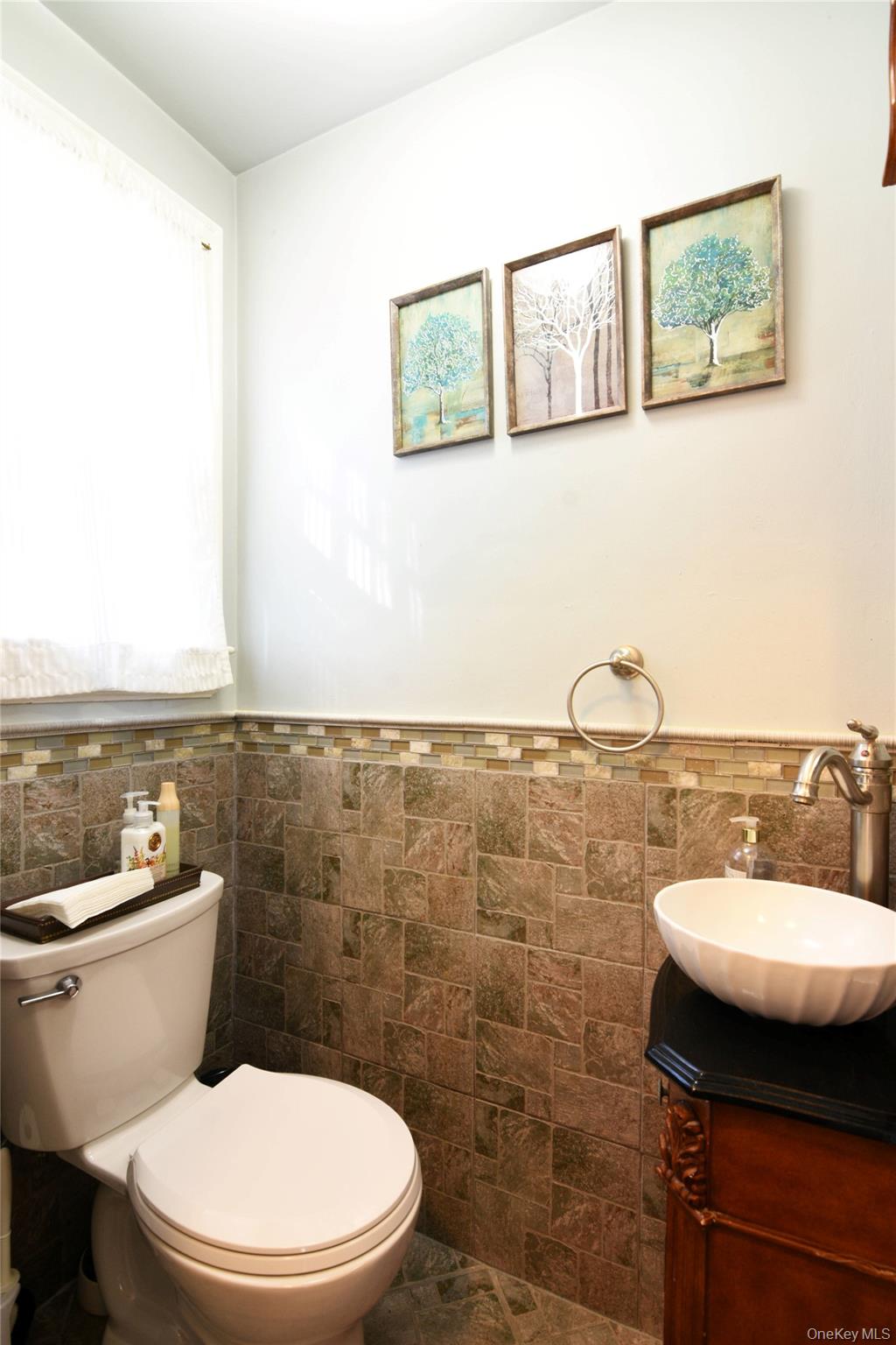 700 W Carl Avenue, Baldwin, NY 11510