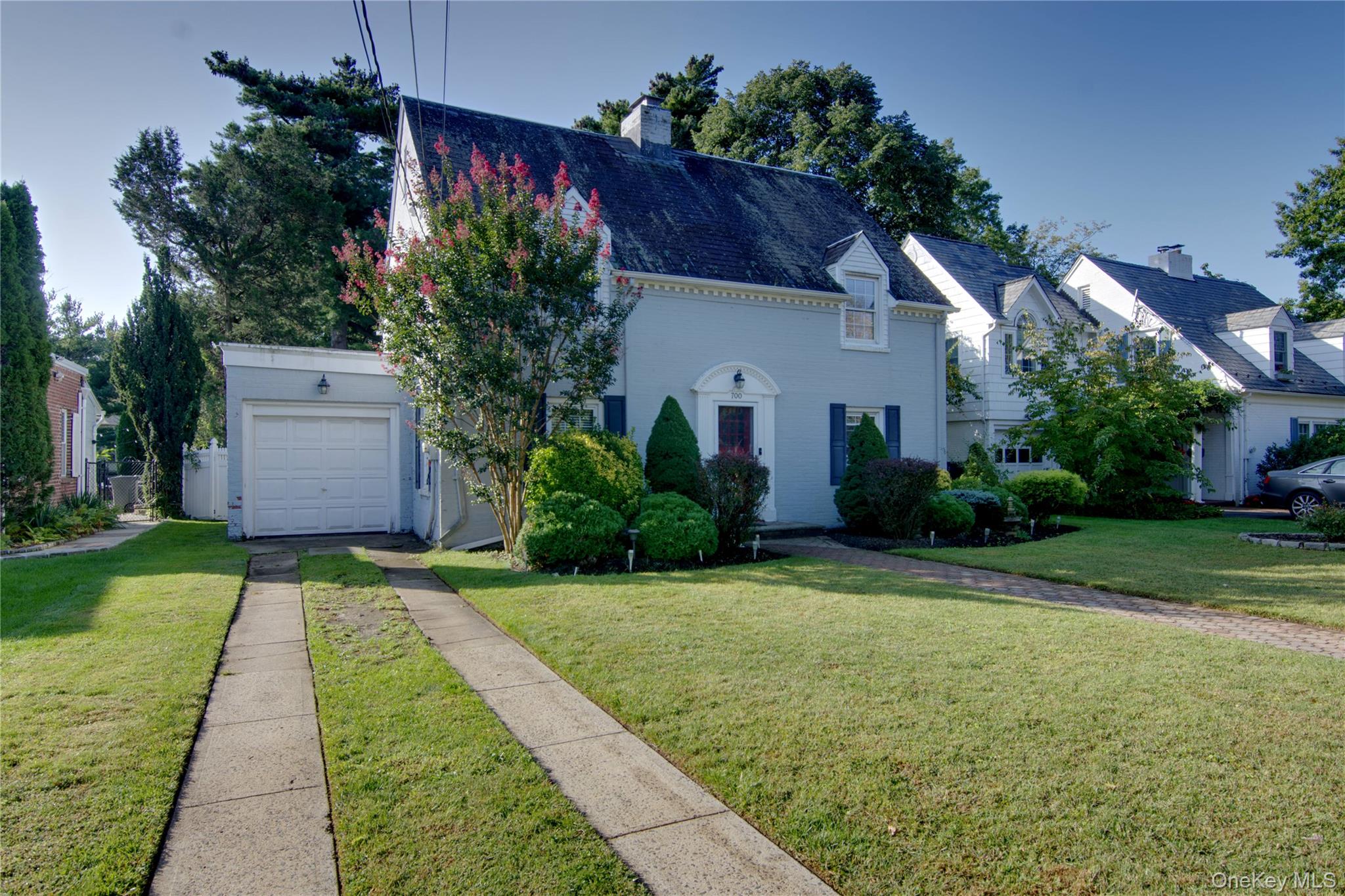 700 W Carl Avenue, Baldwin, NY 11510