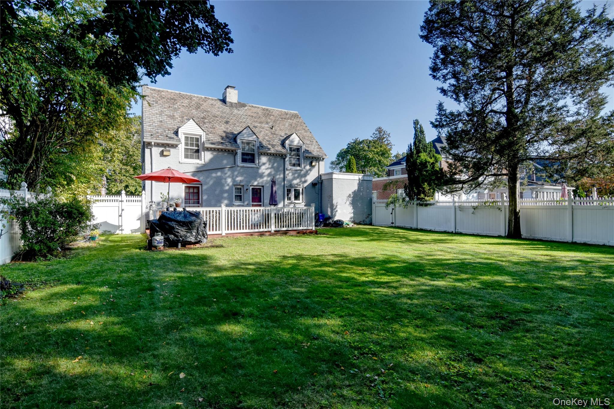 700 W Carl Avenue, Baldwin, NY 11510