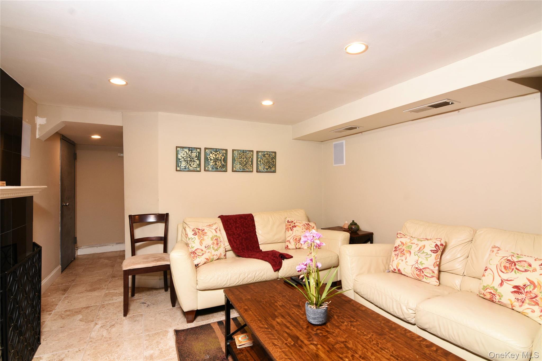 700 W Carl Avenue, Baldwin, NY 11510