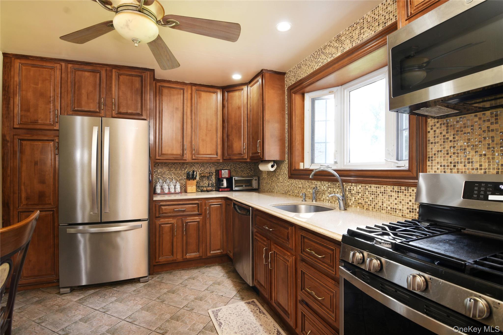 700 W Carl Avenue, Baldwin, NY 11510