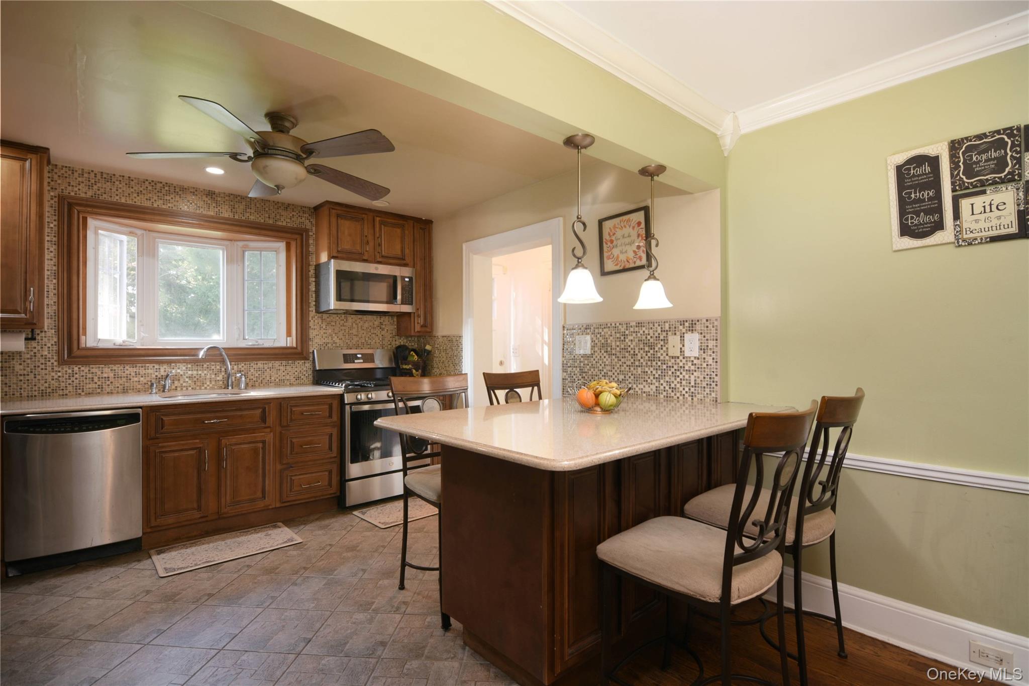 700 W Carl Avenue, Baldwin, NY 11510