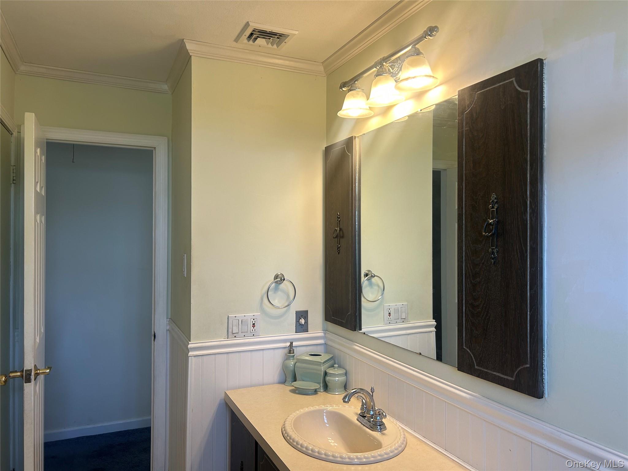 311 Riviera Parkway, Lindenhurst, NY 11757