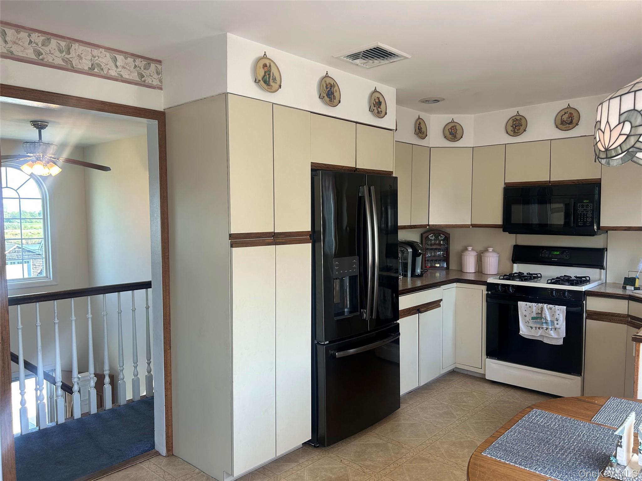 311 Riviera Parkway, Lindenhurst, NY 11757