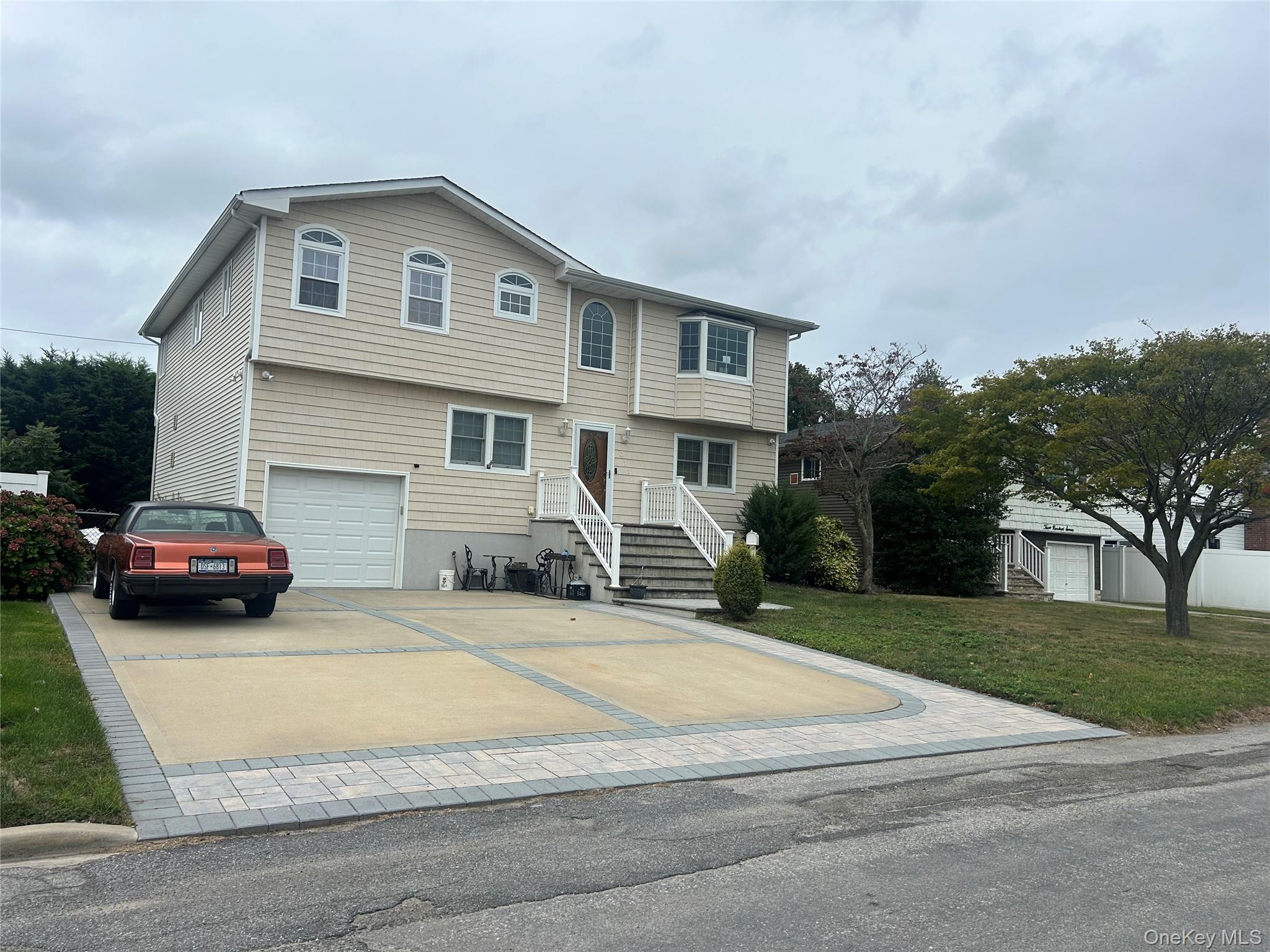 311 Riviera Parkway, Lindenhurst, NY 11757