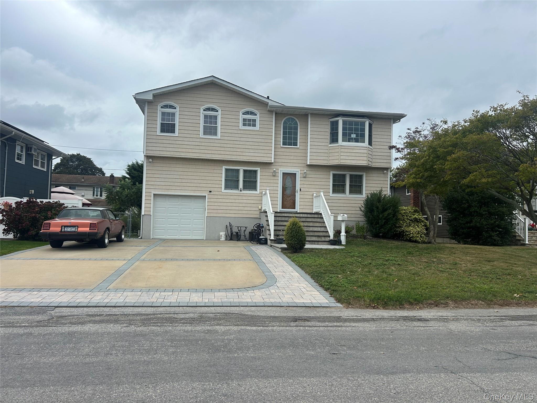 311 Riviera Parkway, Lindenhurst, NY 11757