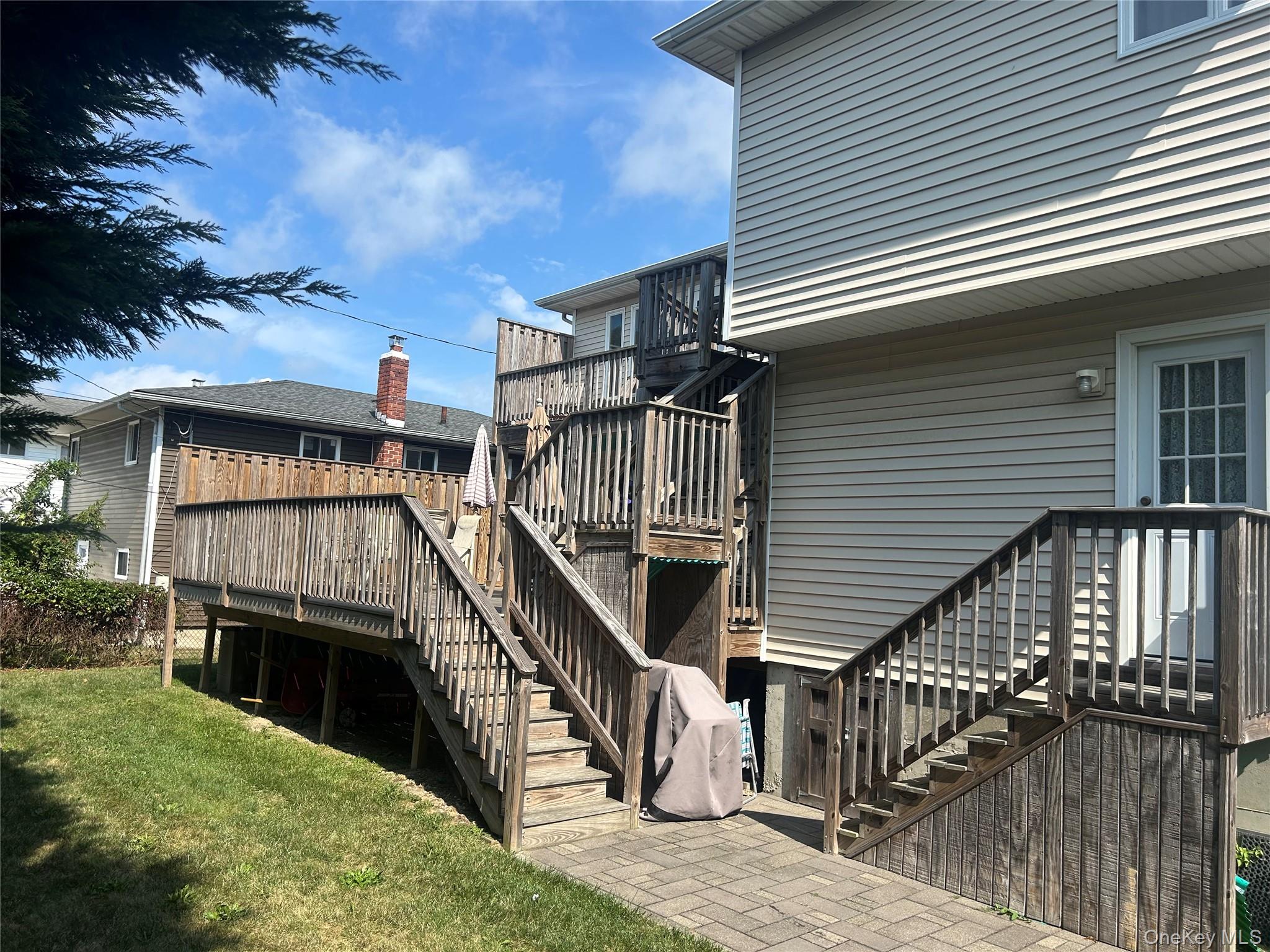 311 Riviera Parkway, Lindenhurst, NY 11757