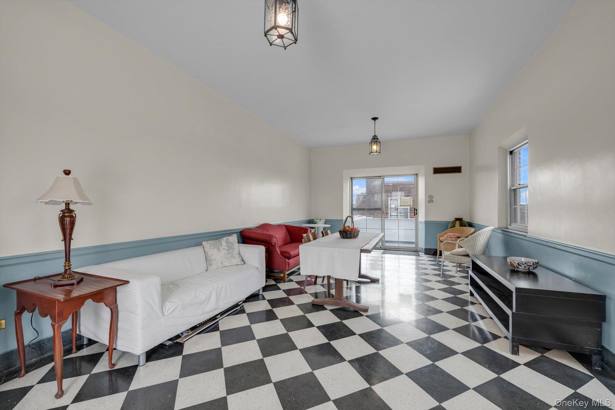 68-10 108 Street # 2F, Forest Hills, NY 11375