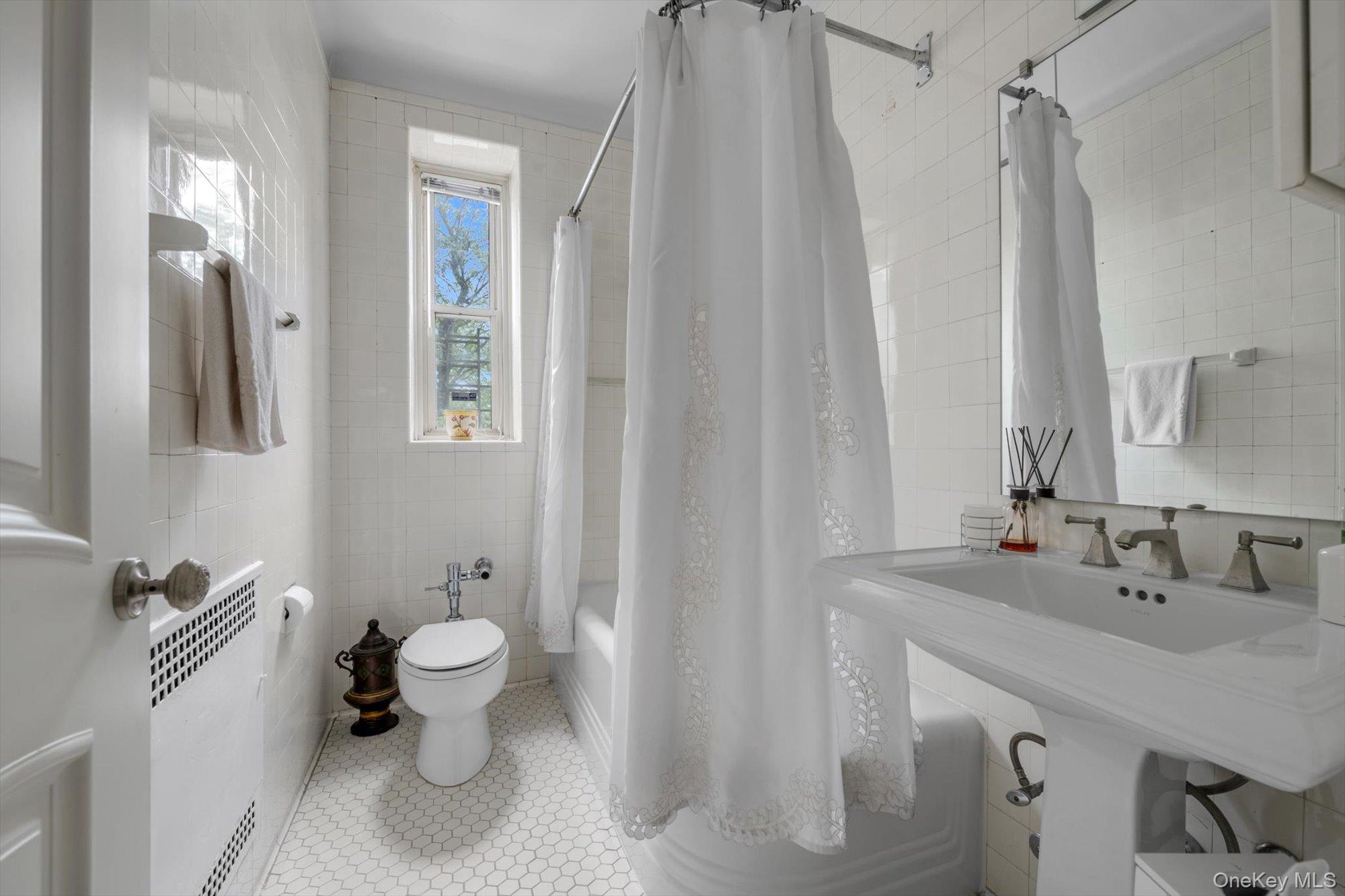 68-10 108 Street # 2F, Forest Hills, NY 11375