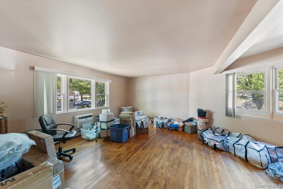 3950 Throggs Neck Expressway, Bronx, NY 10465