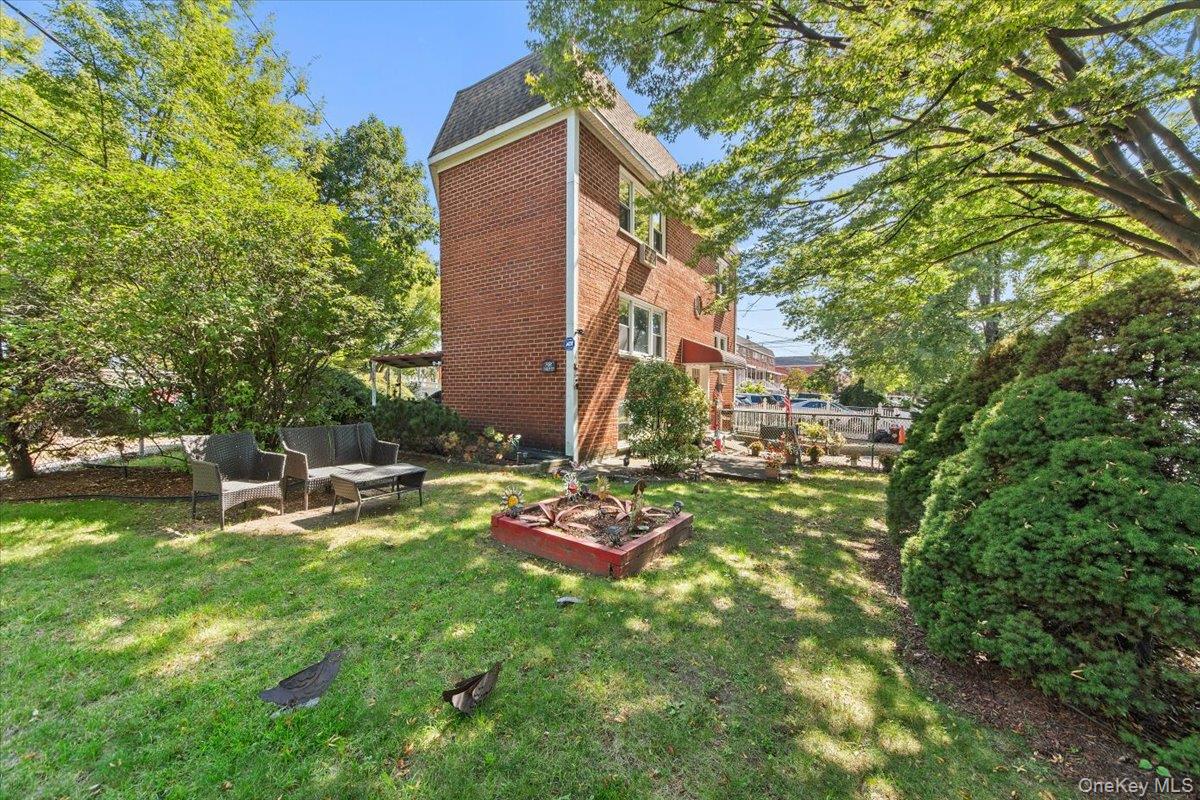 3950 Throggs Neck Expressway, Bronx, NY 10465