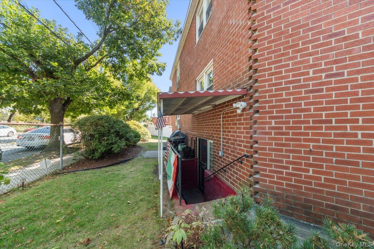 3950 Throggs Neck Expressway, Bronx, NY 10465